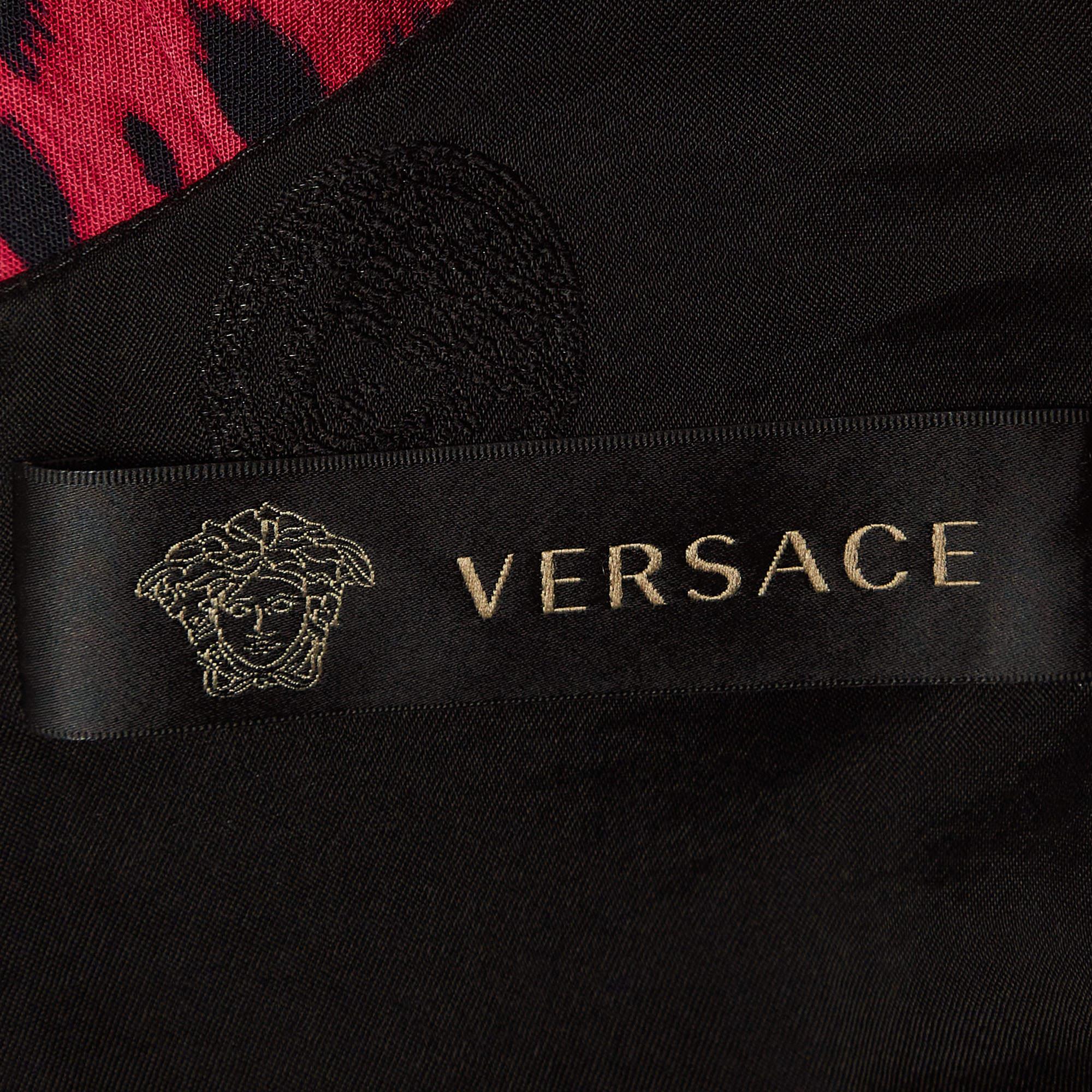 Robe fourreau à empiècements en crêpe imprimé léopard rose Versace S Pour femmes en vente
