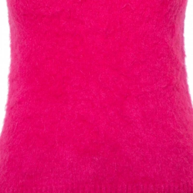 This chic Versace tank top is a chic piece that can be styled in endless ways. Made from mohair wool in a pink shade, the sleeveless top comes with a high neck and a fitted silhouette. Wear it atop a contrast shirt and pants.