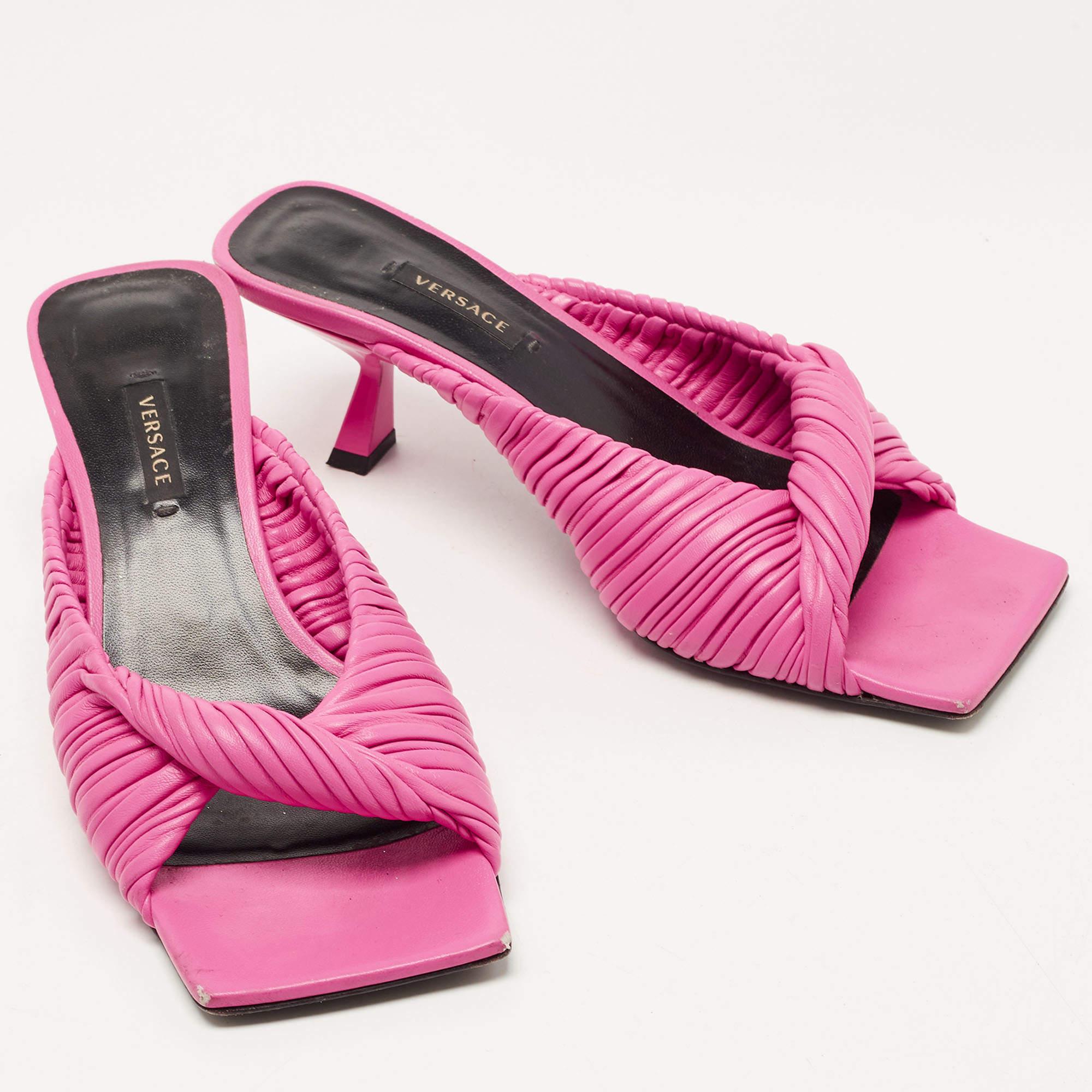 Women's Versace Pink Pleated Leather Plisse Slide Sandals Size 38 For Sale