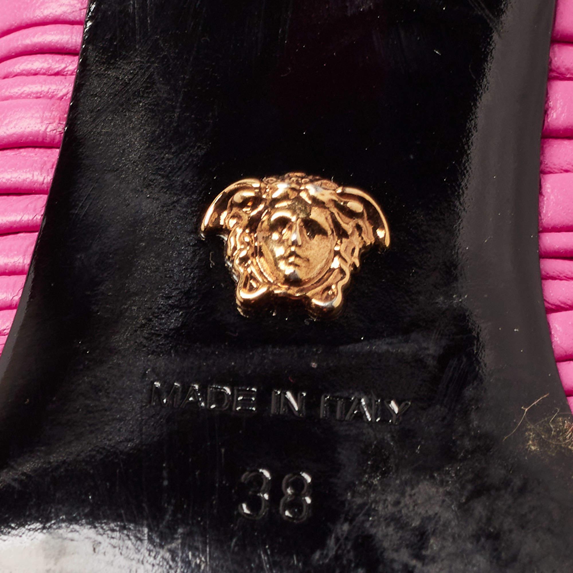Versace Sandali Plisse in pelle plissettata rosa taglia 38 in vendita 3