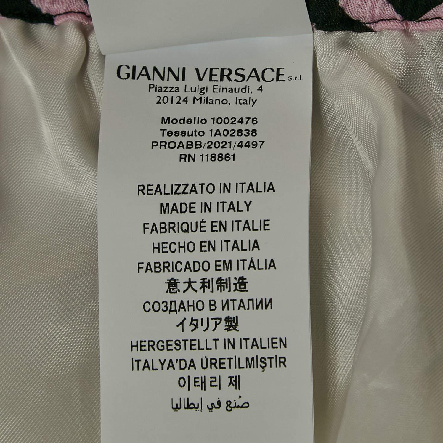 Versace Short en crêpe imprimé logo rose/violet L en vente 2