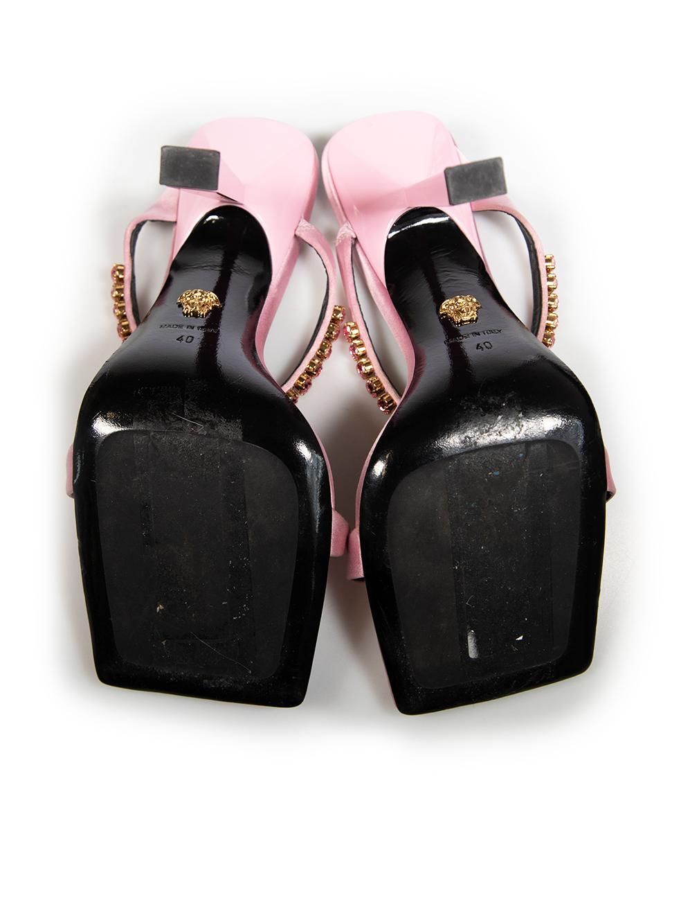 Versace Pink Satin Rhinestone Embellished Mules Size IT 40 In Good Condition For Sale In London, GB
