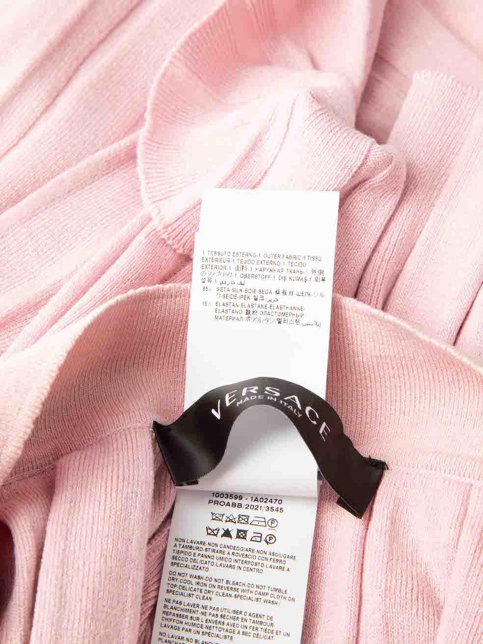Versace Rosa plissierter Minirock aus Seidenstrick Größe XS im Angebot 1