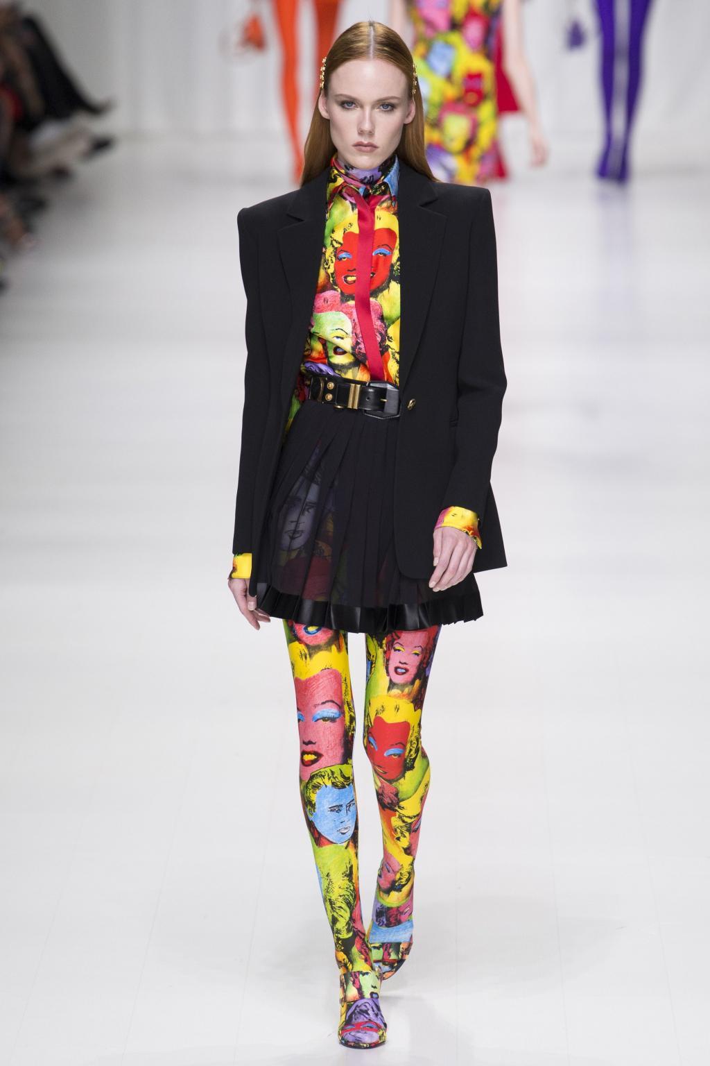 Versace Pop Art Leggings 2018 Runway collection  tribute to Gianni Versace's love of art and contemporary fashion in the Spring Summer 1991 collection. 
Pop Art Marilyn Monroe SS'91 print
Size 40 IT
Waist about 27