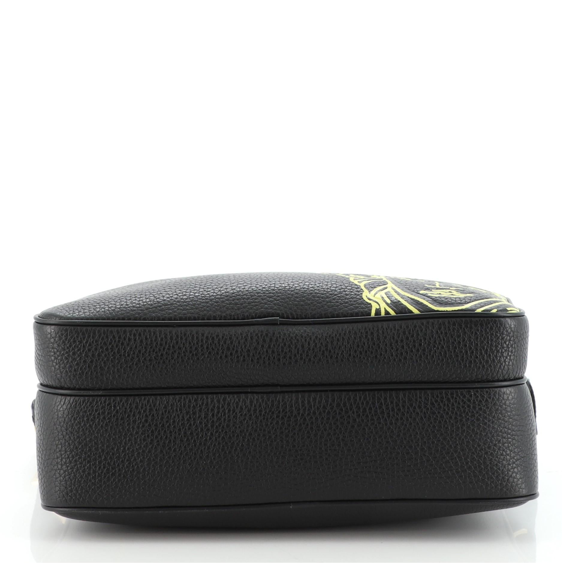 Bolso Mensajero Versace Pop Medusa Piel Mediano en Bueno Estado en NY, NY