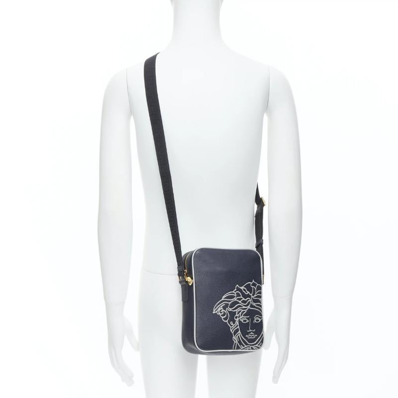 VERSACE Pop Medusa navy grey calf leather Greca crossbody messenger bag
Reference: TGAS/C00129
Brand: Versace
Designer: Donatella Versace
Model: DL28085 DVTG4M K044H
Collection: Pop Medusa
Material: Leather
Color: Navy, Grey
Pattern: Solid
Closure: