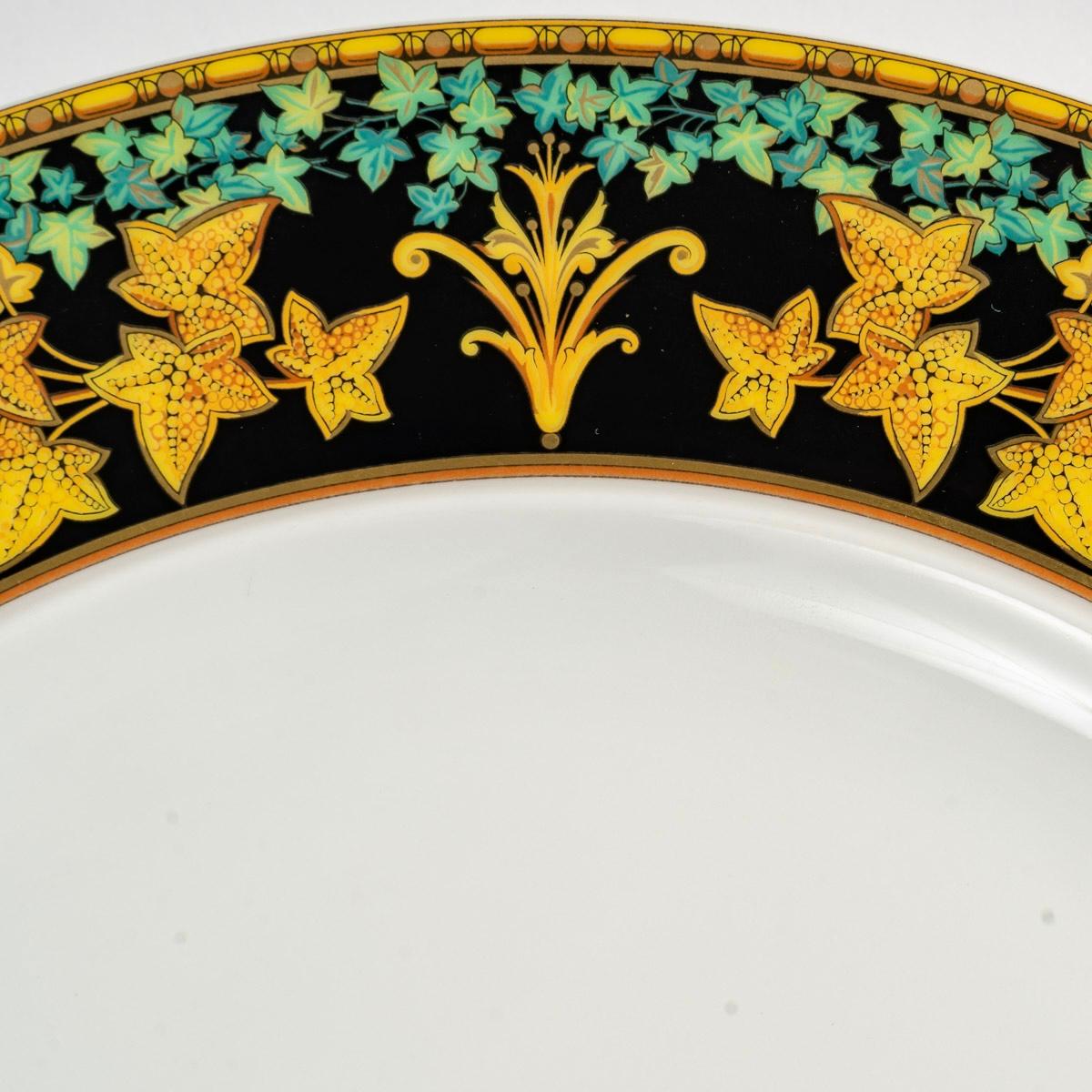 Versace - Servizio da tavola in porcellana Oro Edera 19 Pezzi In condizioni buone in vendita a Boulogne Billancourt, FR