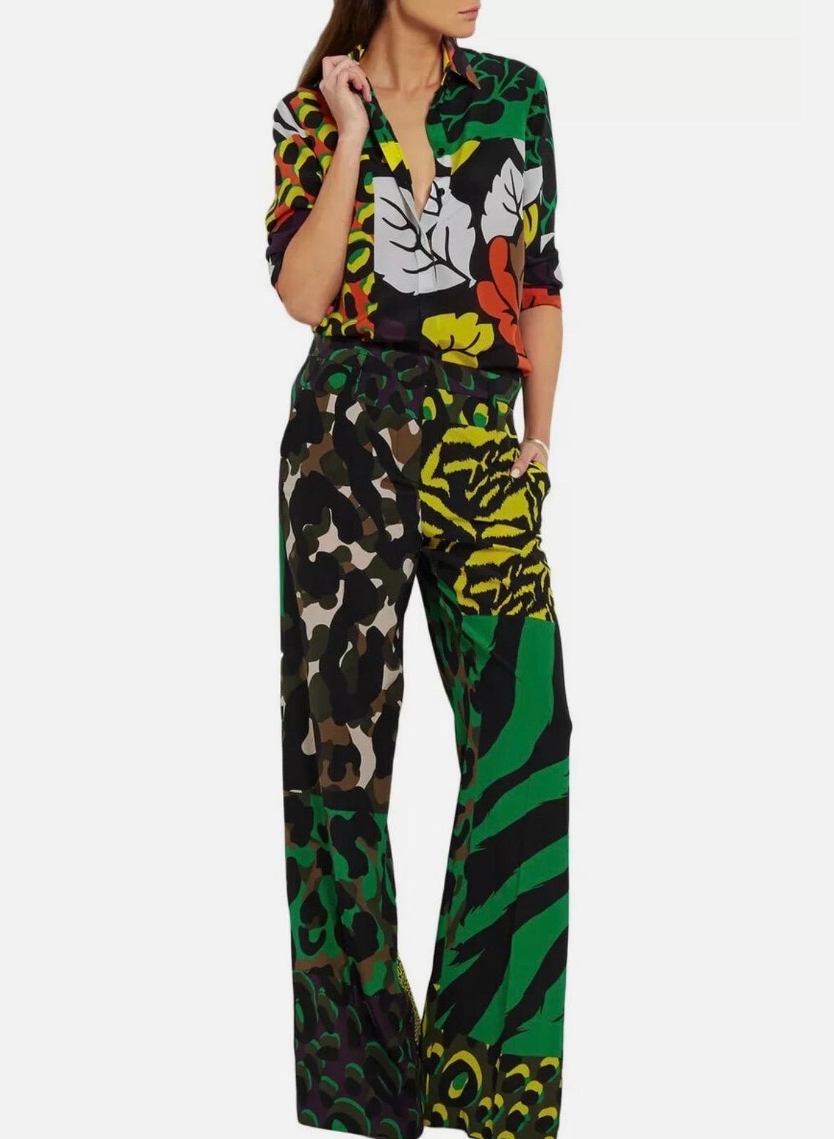 Women's Versace Printed 100% Silk Button Up Shirt 38 - 4 For Sale