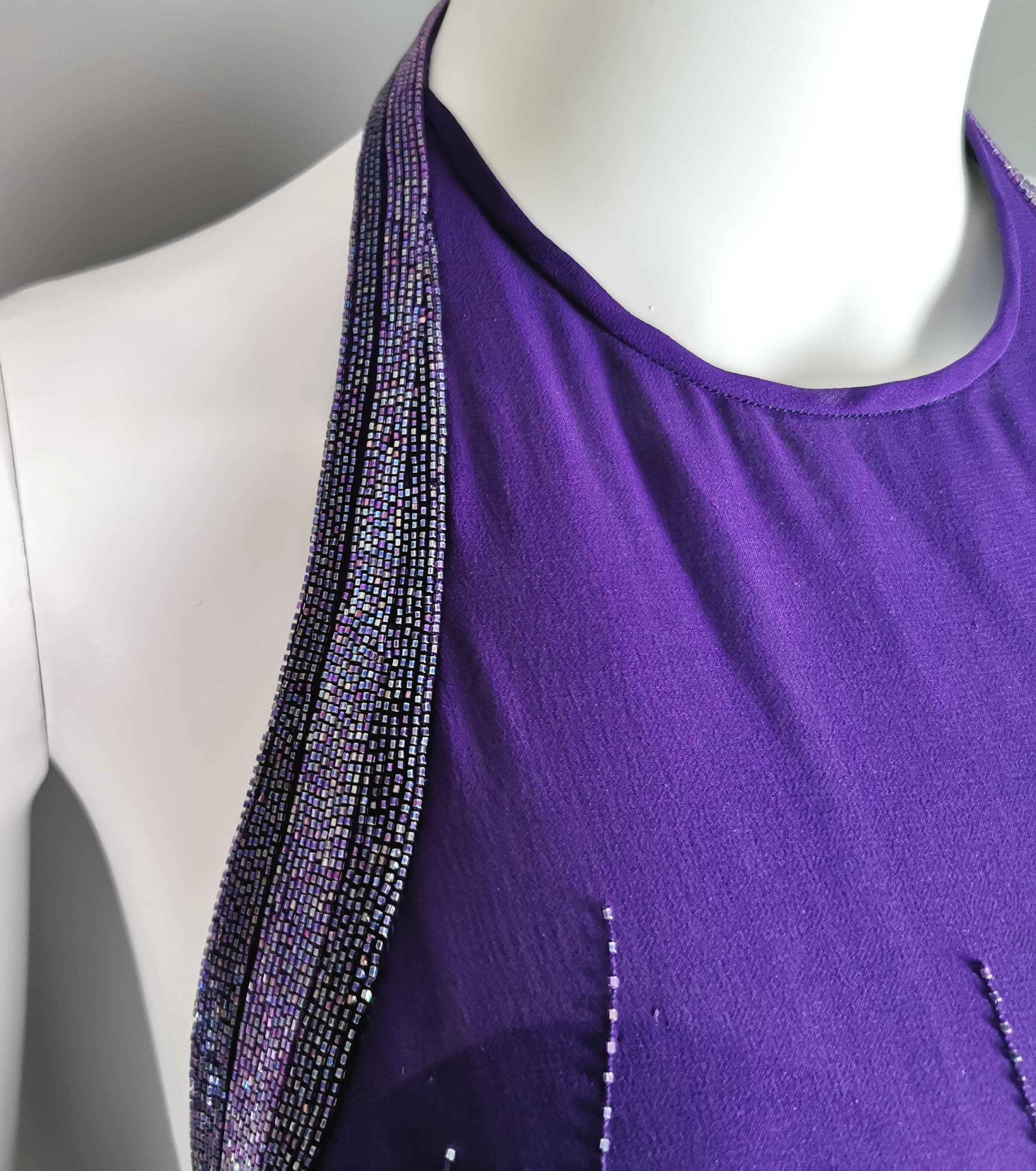 Robe de soirée en mousseline de soie perlée violette de Versace, robe  en vente 6