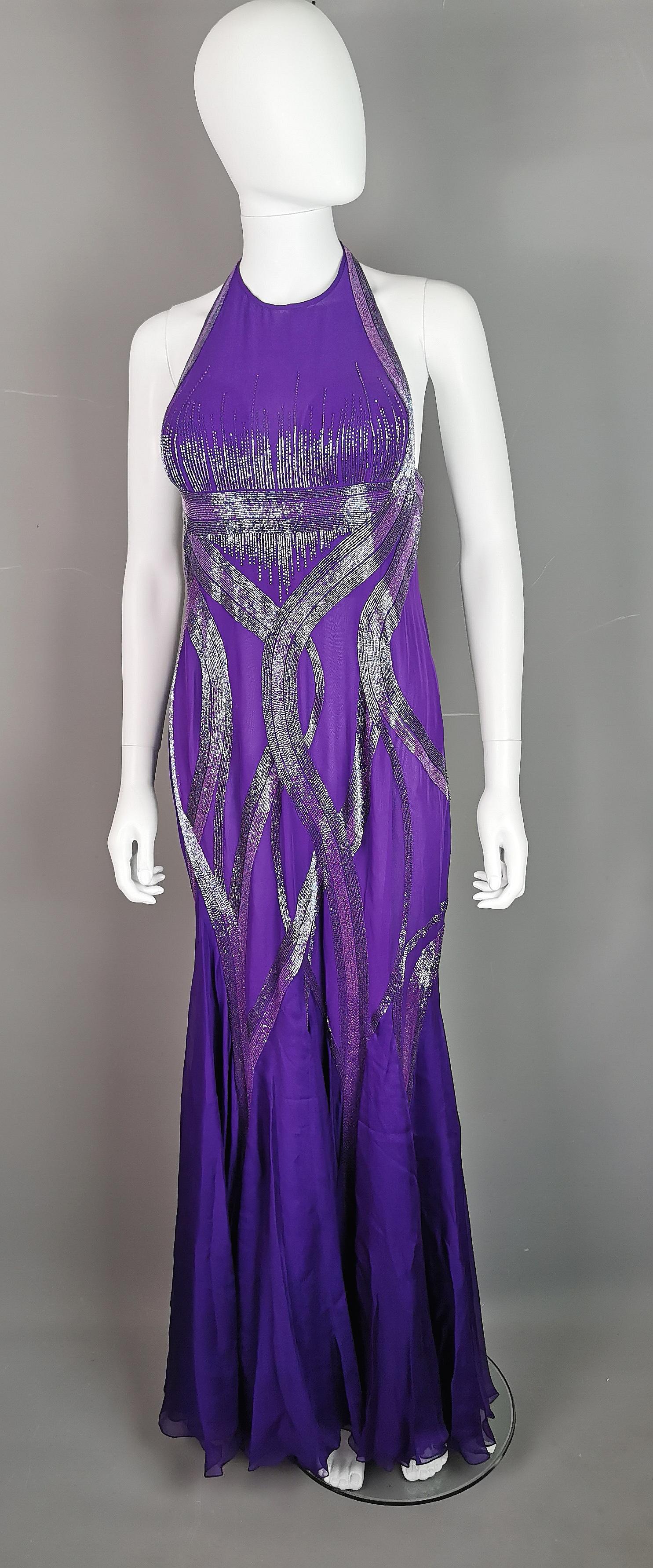Robe de soirée en mousseline de soie perlée violette de Versace, robe  en vente 7
