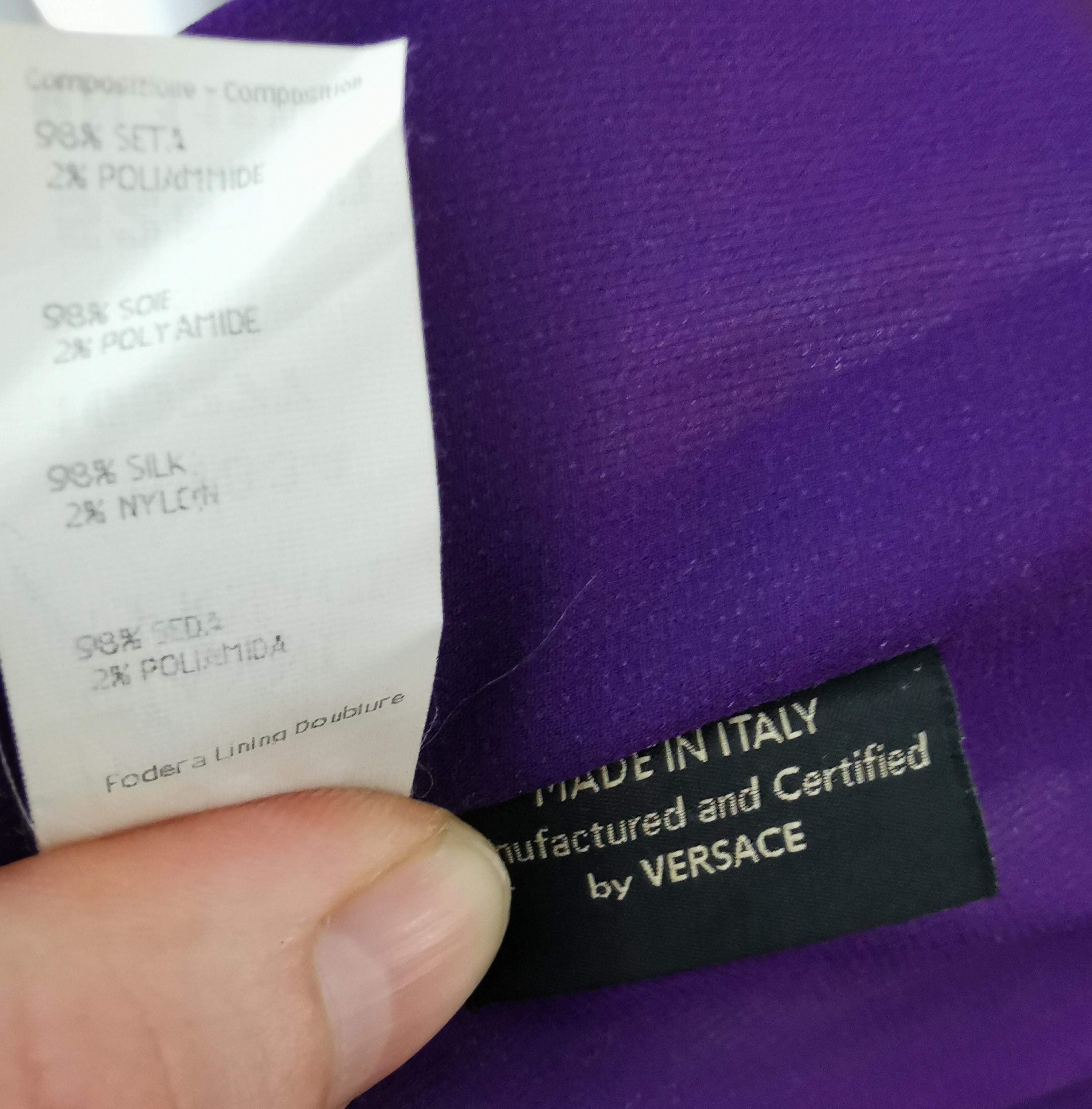 Robe de soirée en mousseline de soie perlée violette de Versace, robe  en vente 10