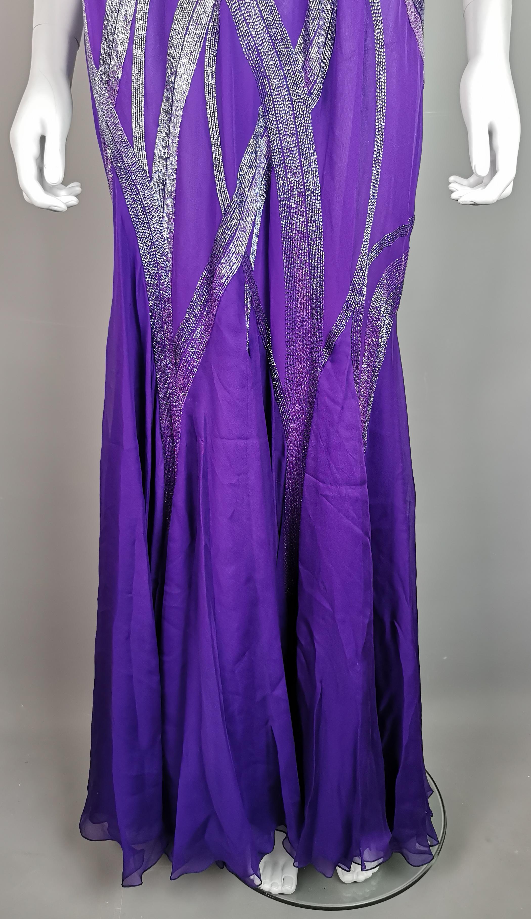 Robe de soirée en mousseline de soie perlée violette de Versace, robe  en vente 1