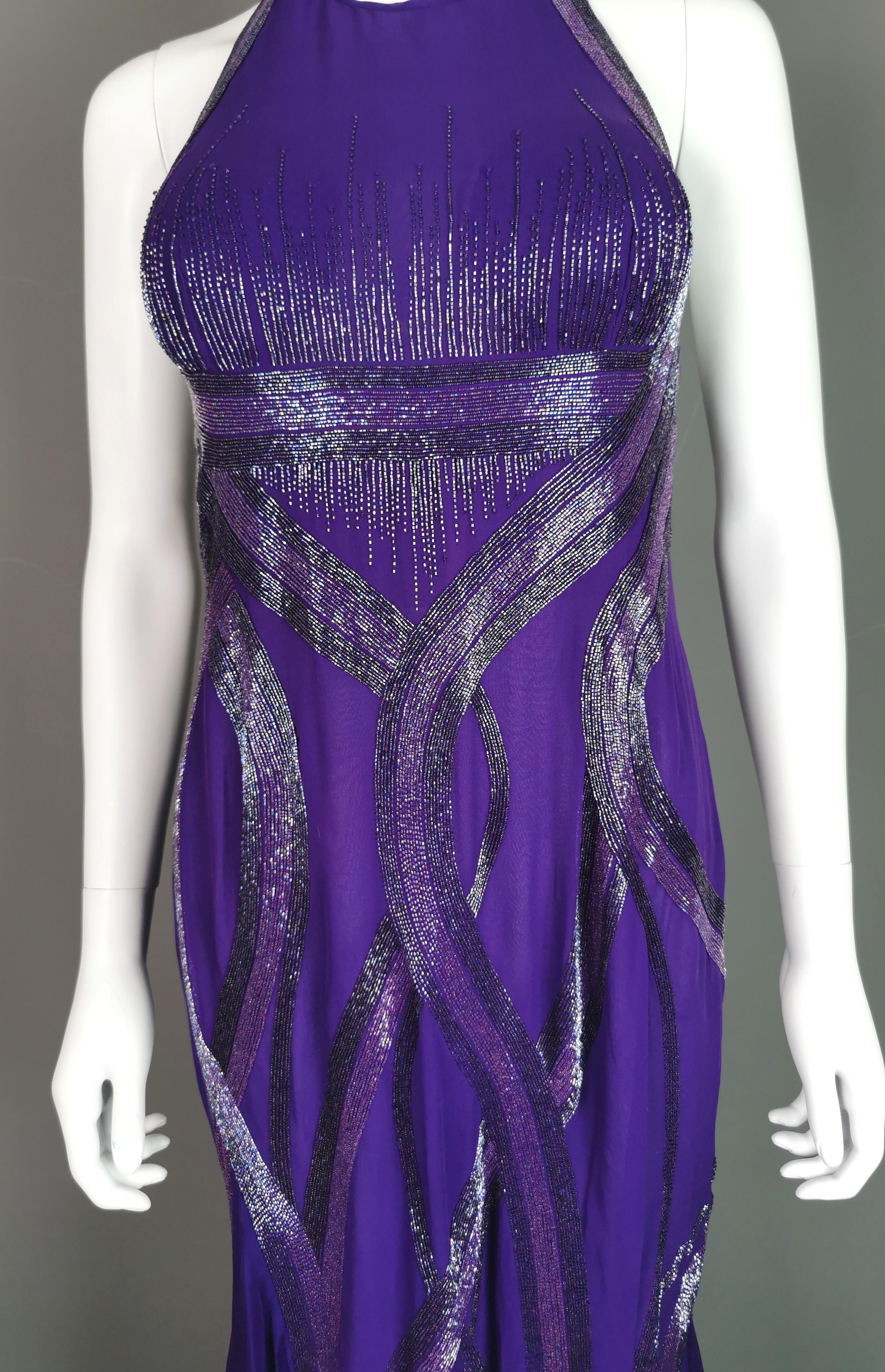 Robe de soirée en mousseline de soie perlée violette de Versace, robe  en vente 2