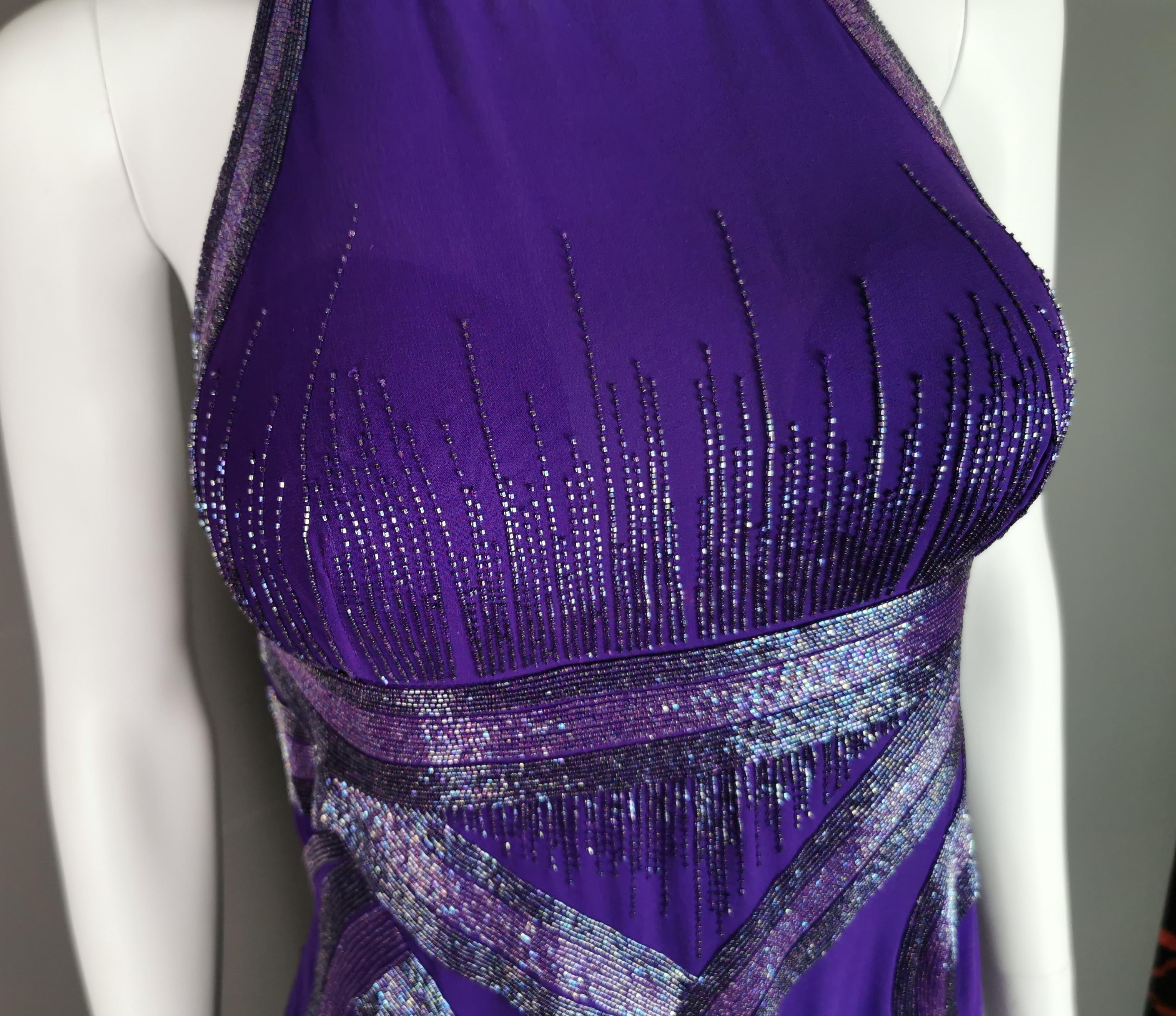 Robe de soirée en mousseline de soie perlée violette de Versace, robe  en vente 4