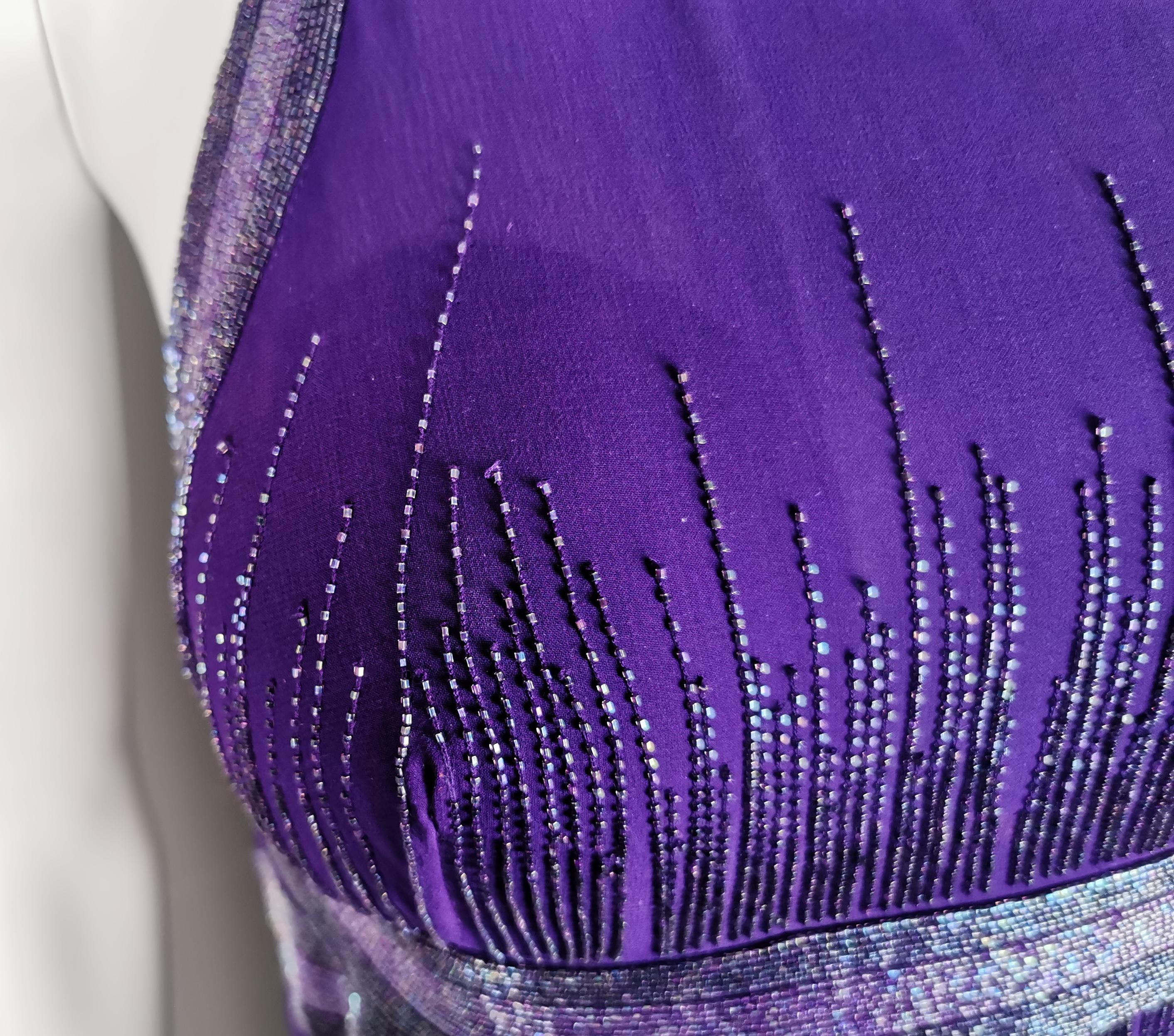 Robe de soirée en mousseline de soie perlée violette de Versace, robe  en vente 5
