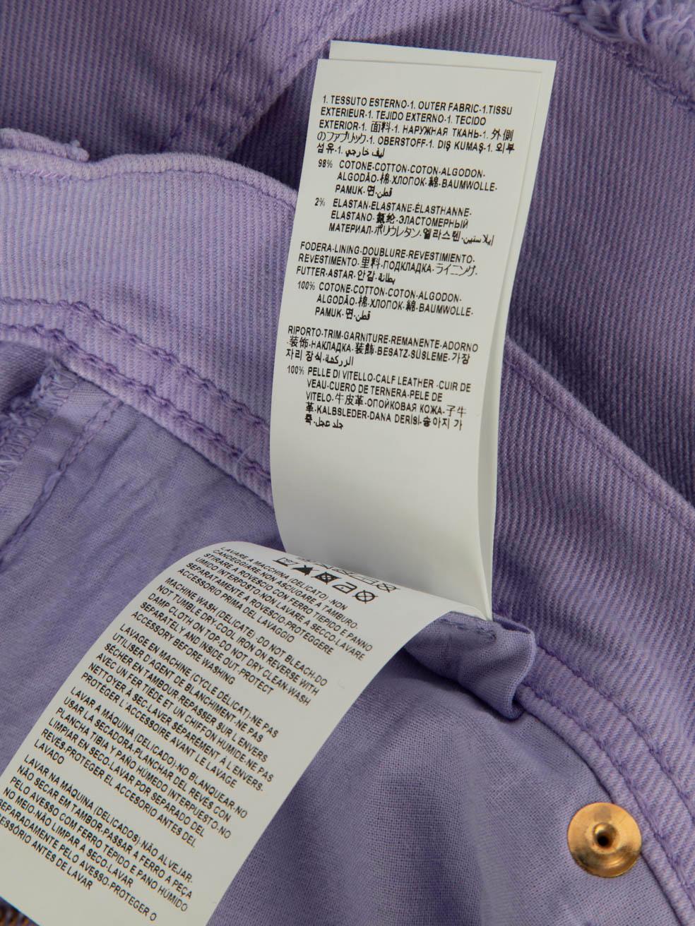 Mini-short en denim violet Versace Taille XS en vente 5