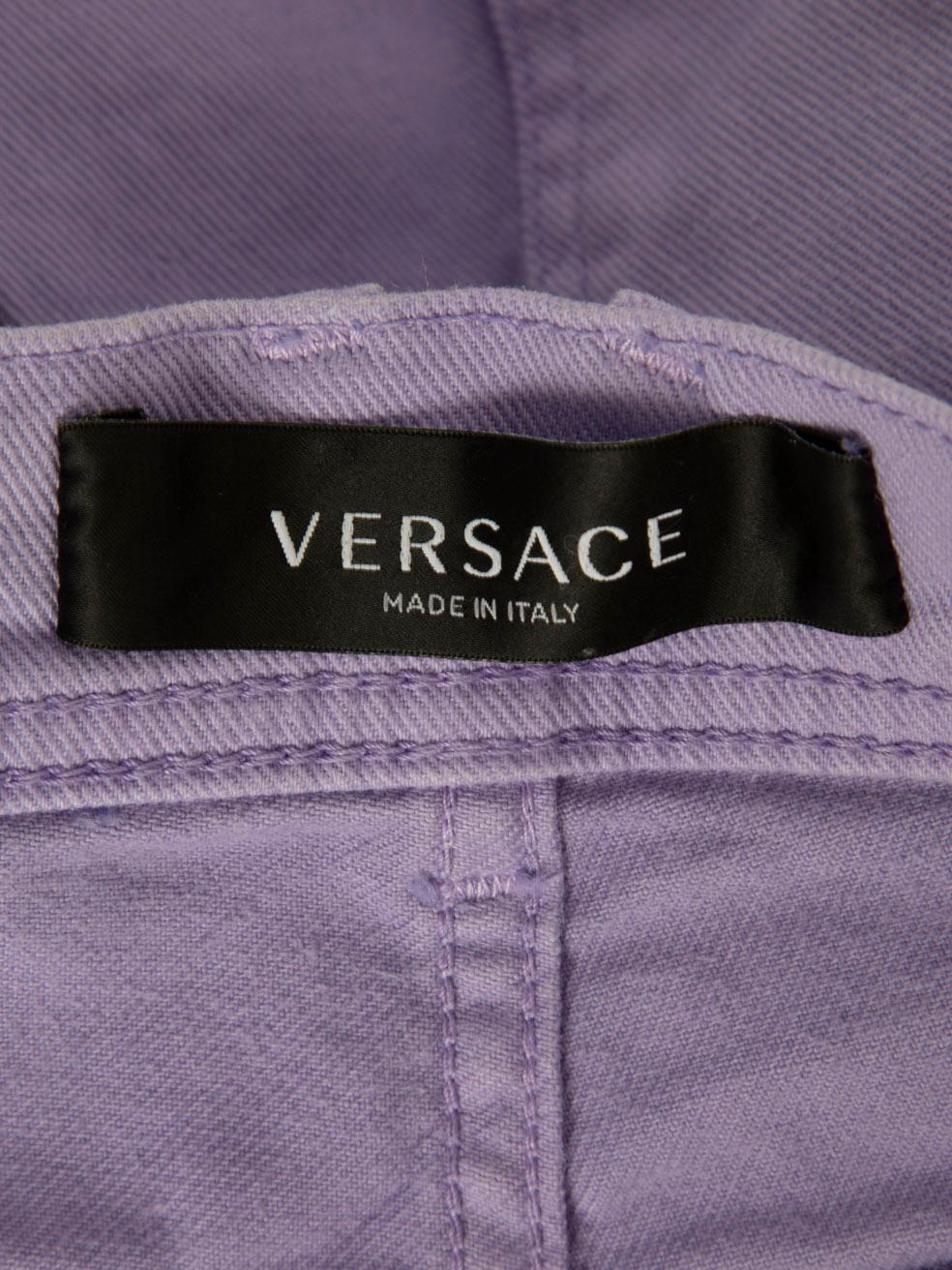 Mini-short en denim violet Versace Taille XS en vente 3