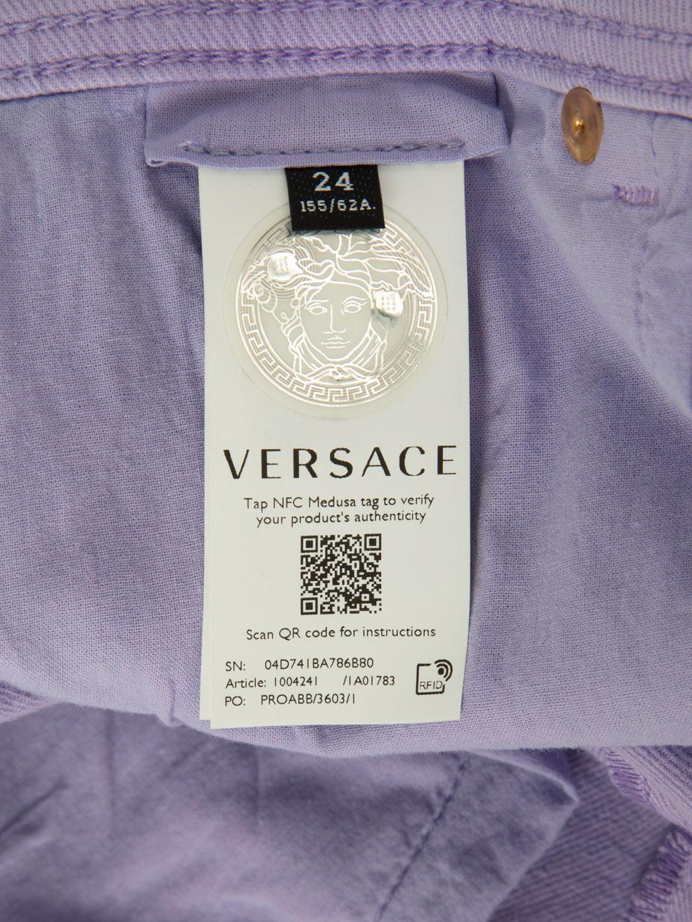 Mini-short en denim violet Versace Taille XS en vente 4