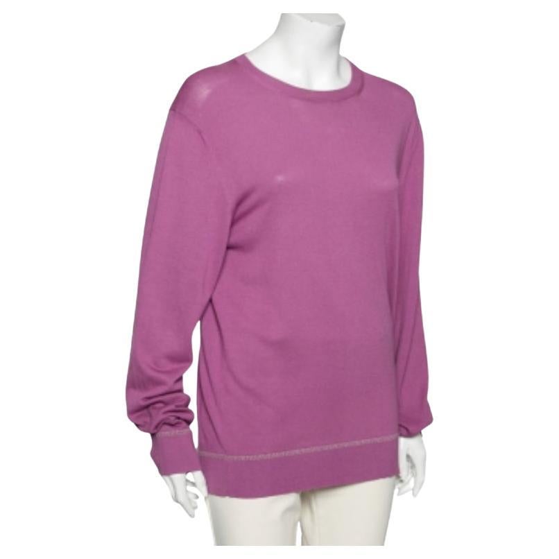 How stunning is this sweater from the House of Versace! It is designed using purple knit fabric, which is embellished with Greca detailing. It flaunts long sleeves. Complement this sweater with black pants to create an effortlessly stylish look.