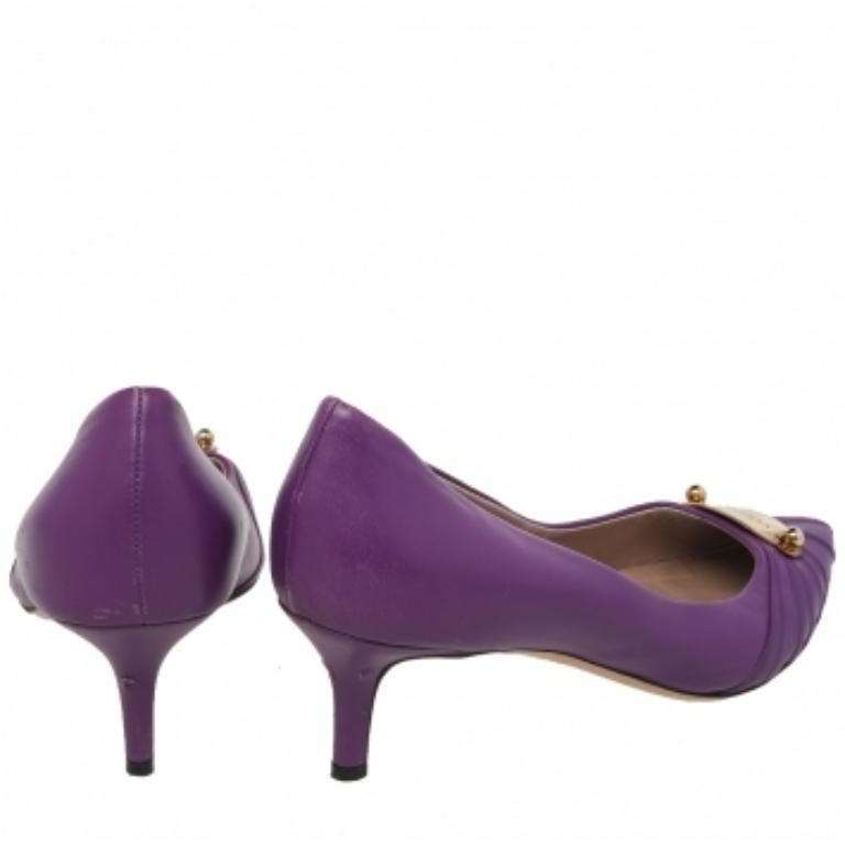 De las mujeres Versace Bombas de punta de cuero púrpura Tamaño 41 en venta