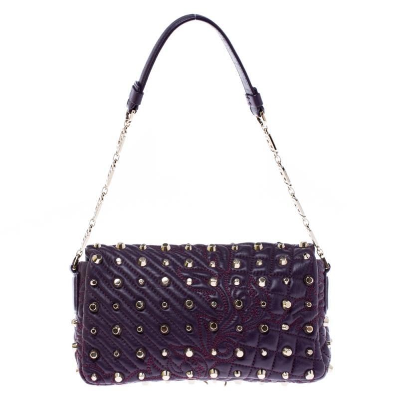 This Vanitas Medea purple bag is an absolute delight. The Versace creation features a quilted effect along with gold-tone studs and the medusa tassel logo on the front. Crafted from leather the bag features a top handle and a fabric lined