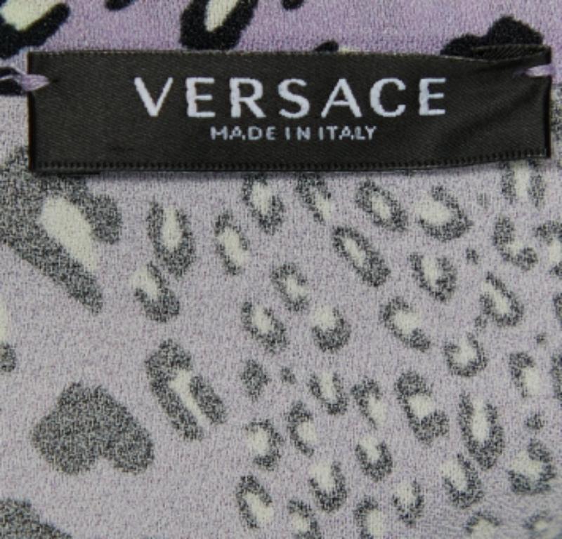 Versace Top de punto con estampado de leopardo morado L Gris en venta