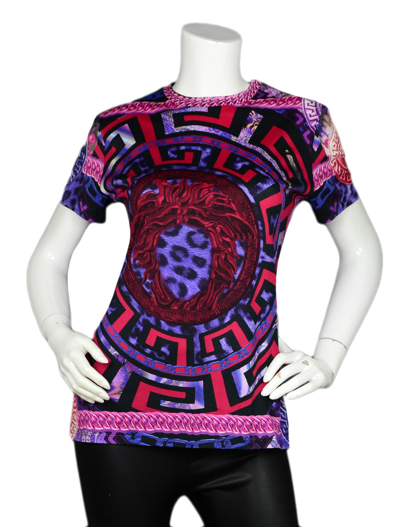 Versace Purple Red Medusa Logo T-Shirt sz 8

Made In: Italy
Color: Purple, Red
Materials: 100% Cotton
Lining: 100% Cotton
Opening/Closure: Slip-on
Overall Condition: Excellent pre-owned condition

Tag Size: IT44- equivalent to a US 8*Please refer to