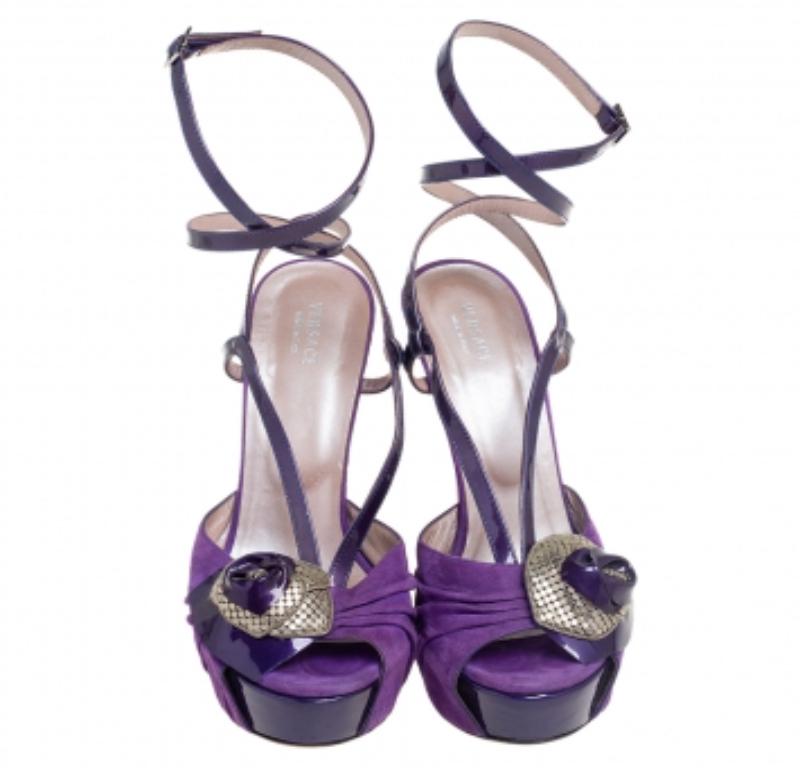 Gris Versace Plateforme en daim et cuir verni violet  Sandales à lanières de cheville Taille 36