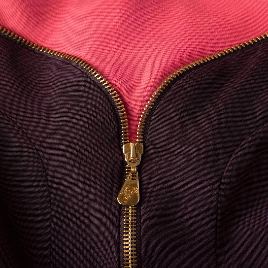 Versace Lila verziertes Kleid mit Reißverschluss Größe M im Zustand „Gut“ im Angebot in London, GB