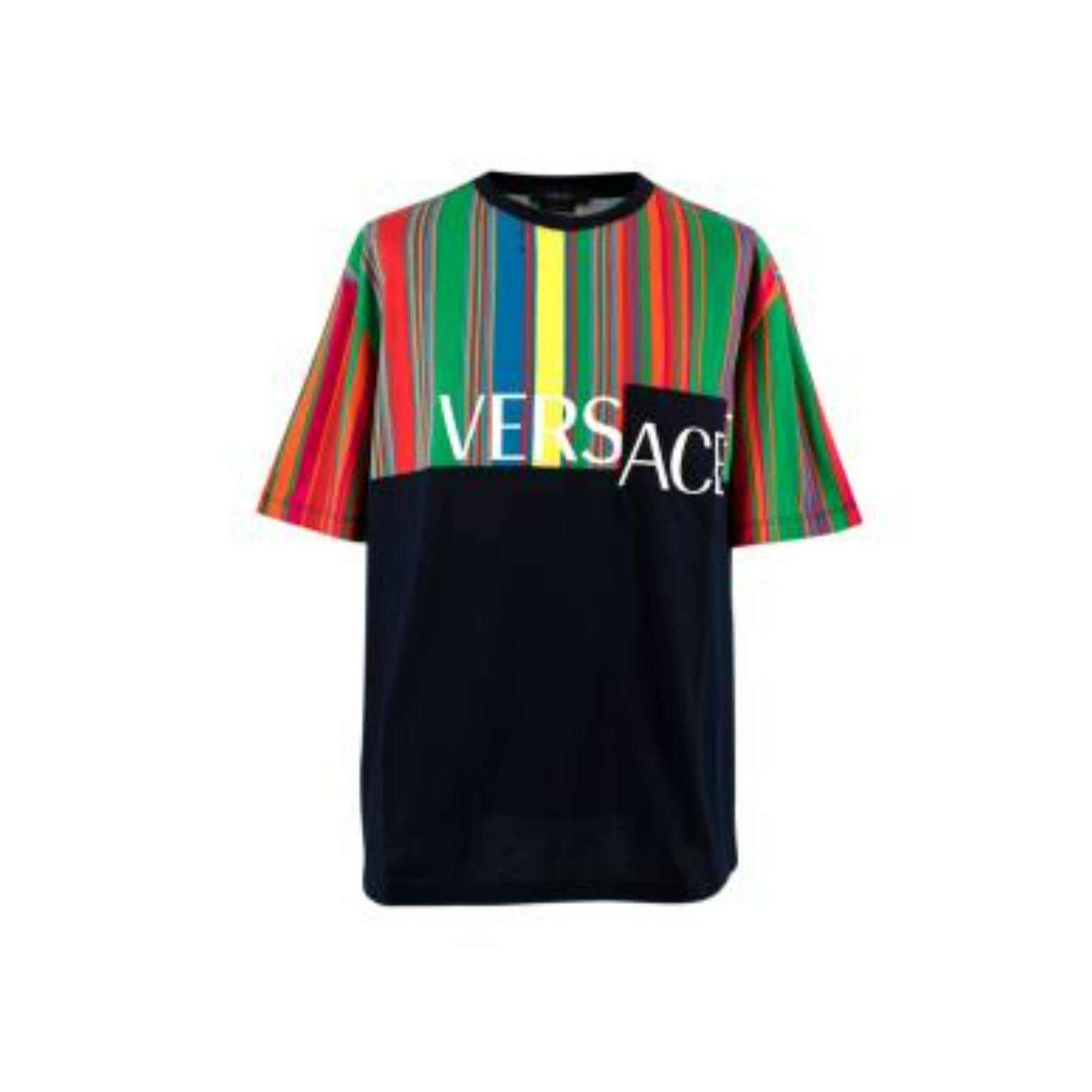 Versace Rainbow Panelled Oversize T-shirt

- Round ribbed neckline 
-Multi colour striped panel 
-Logo print 
-Chest pocket 
-Relaxed fit 

Material: 

100% Cotton 

Made in Italy 

PLEASE NOTE, THESE ITEMS ARE PRE-OWNED AND MAY SHOW SIGNS OF BEING