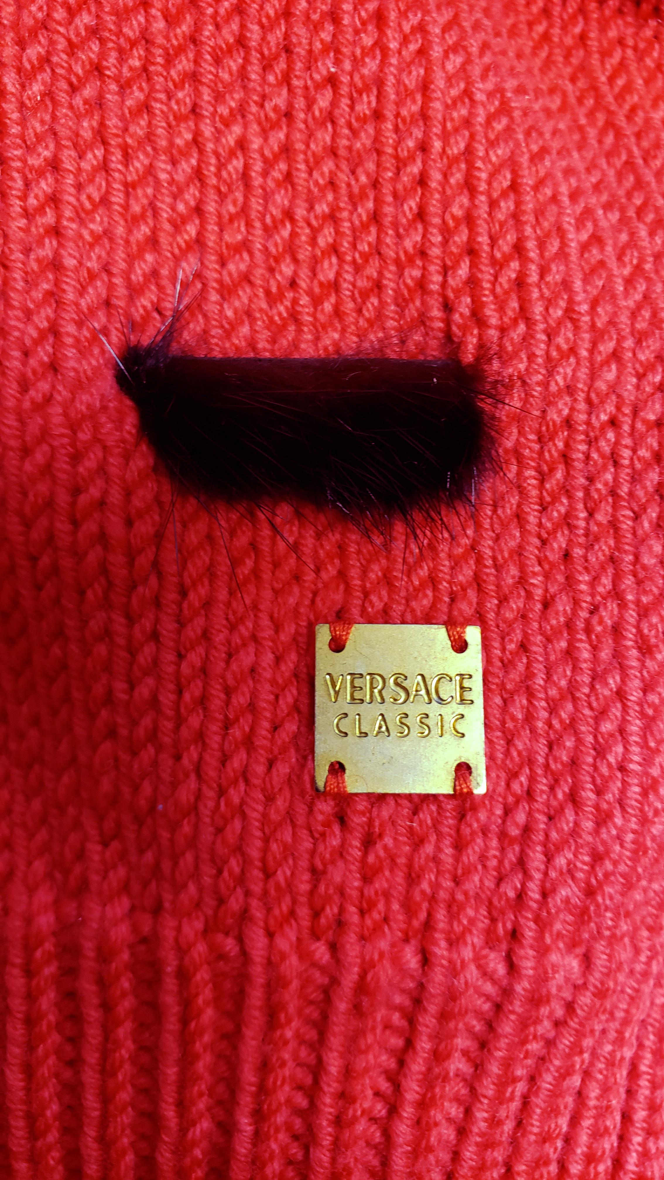 90-s VINTAGE VERSACE RED 100% WOOL KNIT TOP with MINK FUR 38 - 2 For Sale 3