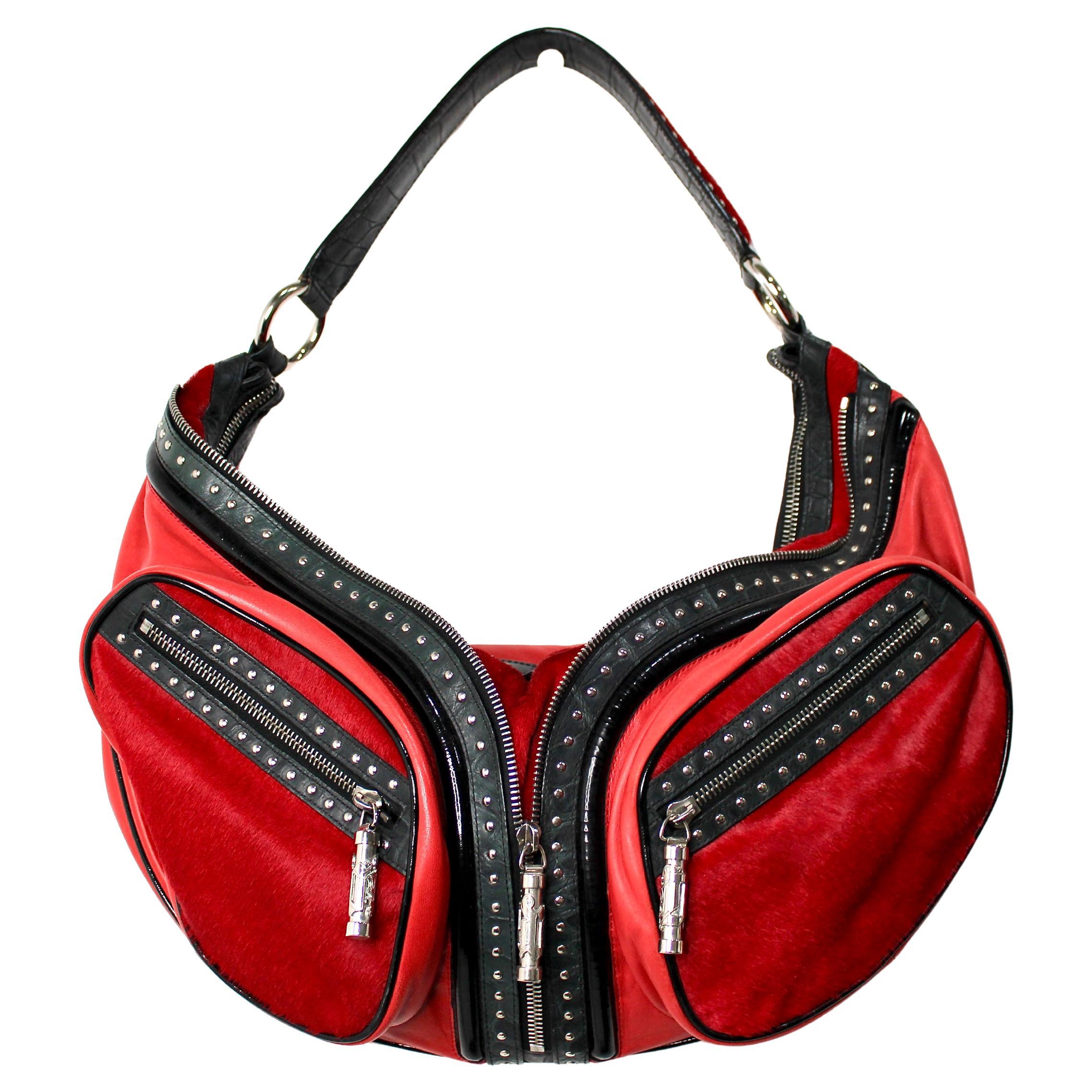 Versace Borsa a tracolla in pelle e vacchetta rossa e nera con borchie a ripetizione circa Y2K