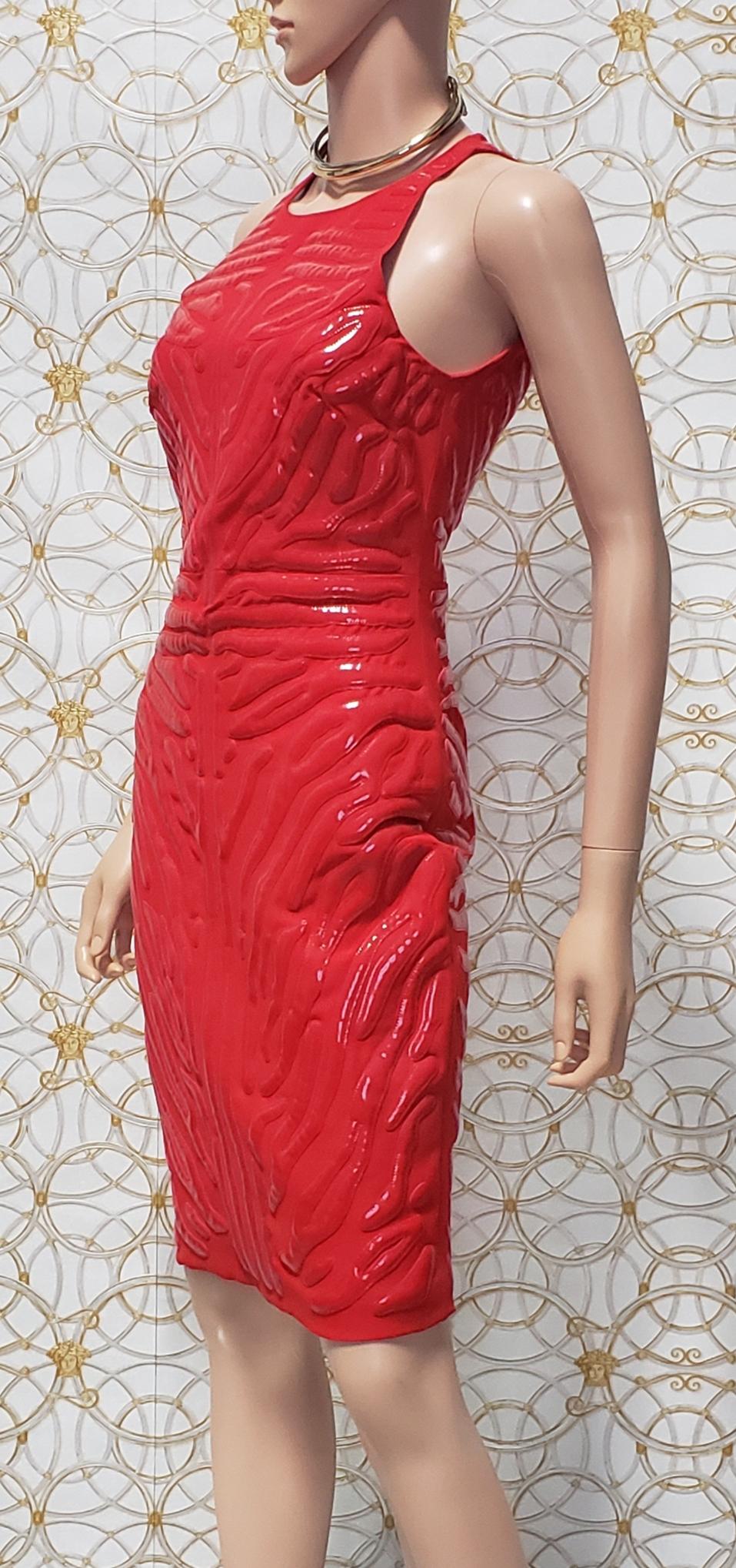 Women's Versace Red Crepe Cady Sheath Dress With Vinyl Animal Stripes 40 - 4/6 For Sale