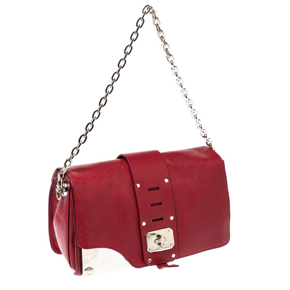 Versace Red Leather Shoulder Bag In Good Condition In Dubai, Al Qouz 2