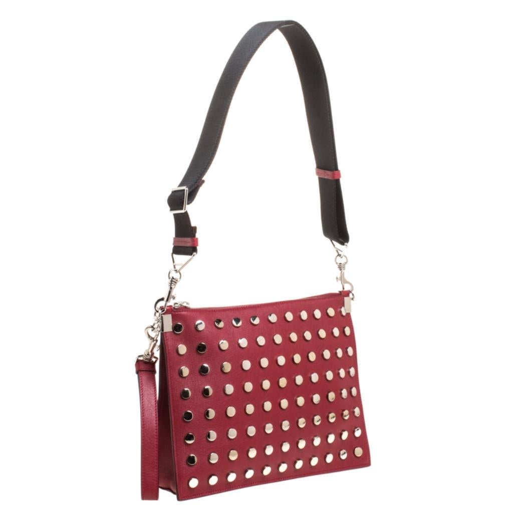 Versace Red Leather Studded Shoulder Bag In Excellent Condition In Dubai, Al Qouz 2