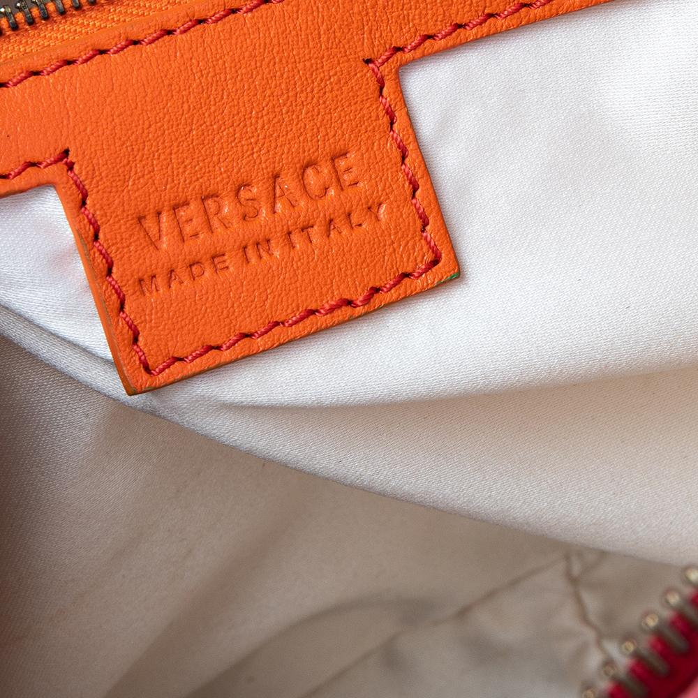 Versace Red Leather Studded Tote In Good Condition In Dubai, Al Qouz 2