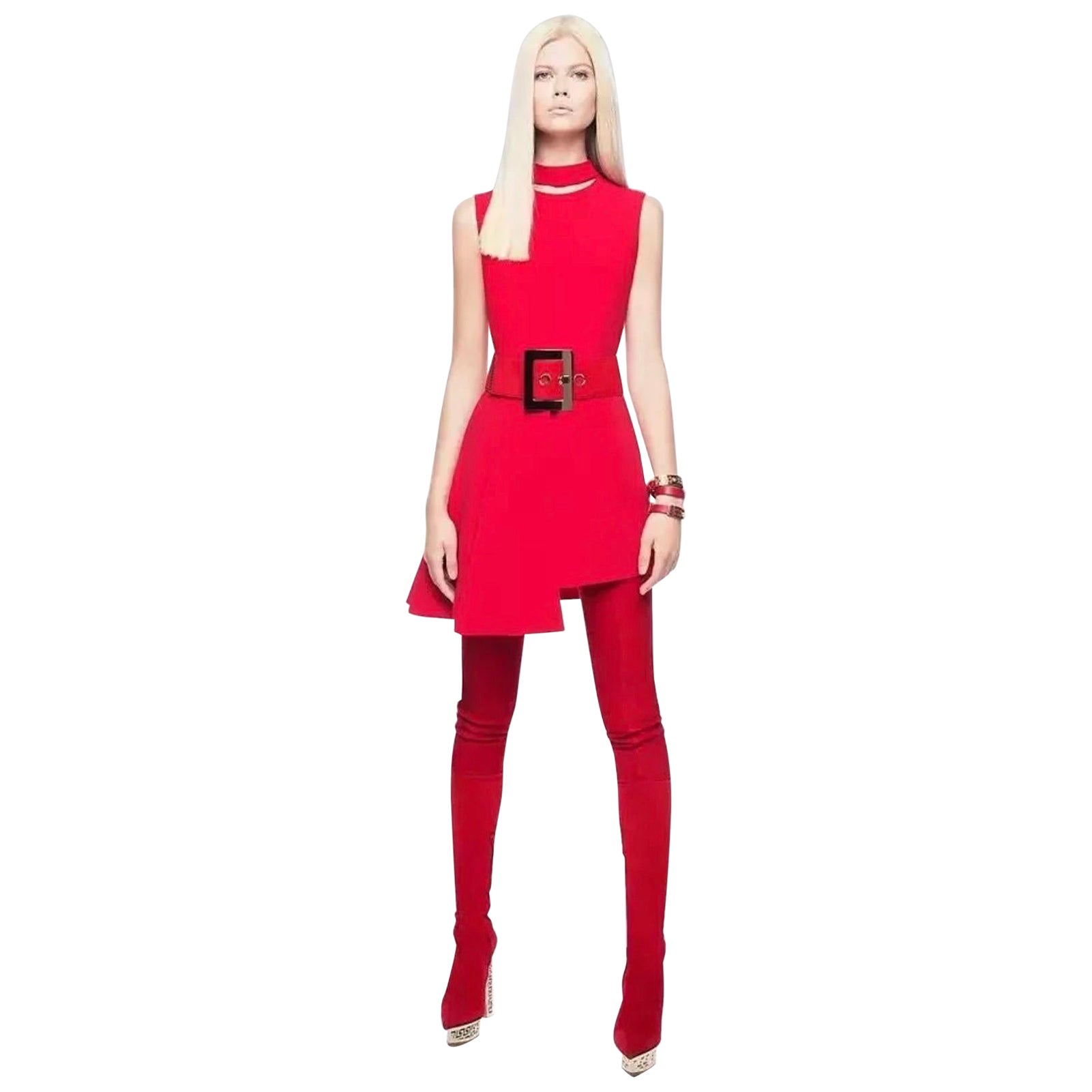 Mini robe rouge avec ceinture de Versace en vente