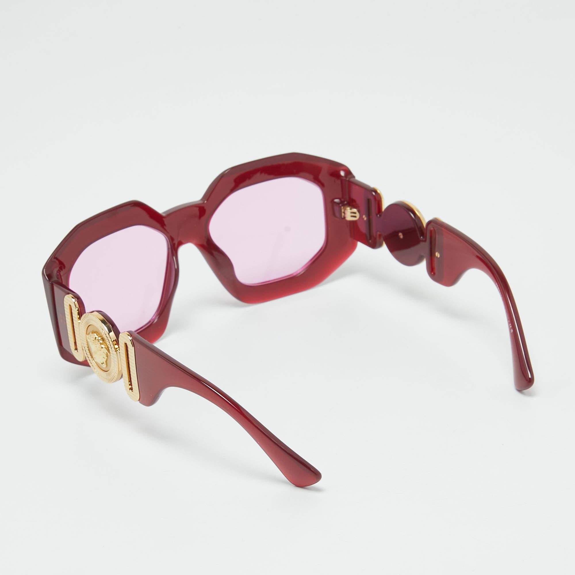 Versace Red MOD 4424 Medusa Rectangular Sunglasses In New Condition For Sale In Dubai, Al Qouz 2