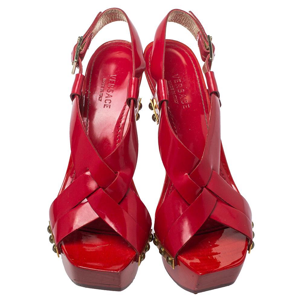 Versace Red Patent Leather Platform Sandals Size 35 In Good Condition In Dubai, Al Qouz 2