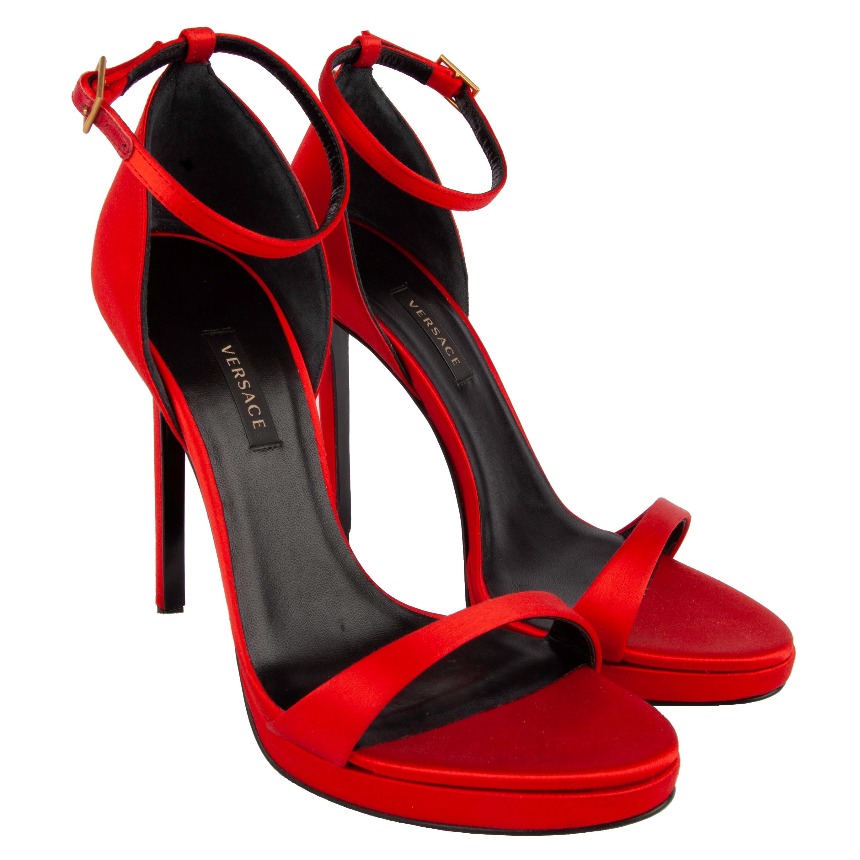 Versace Red Satin Heels with Gold Tone Hardware Taille 38.5
