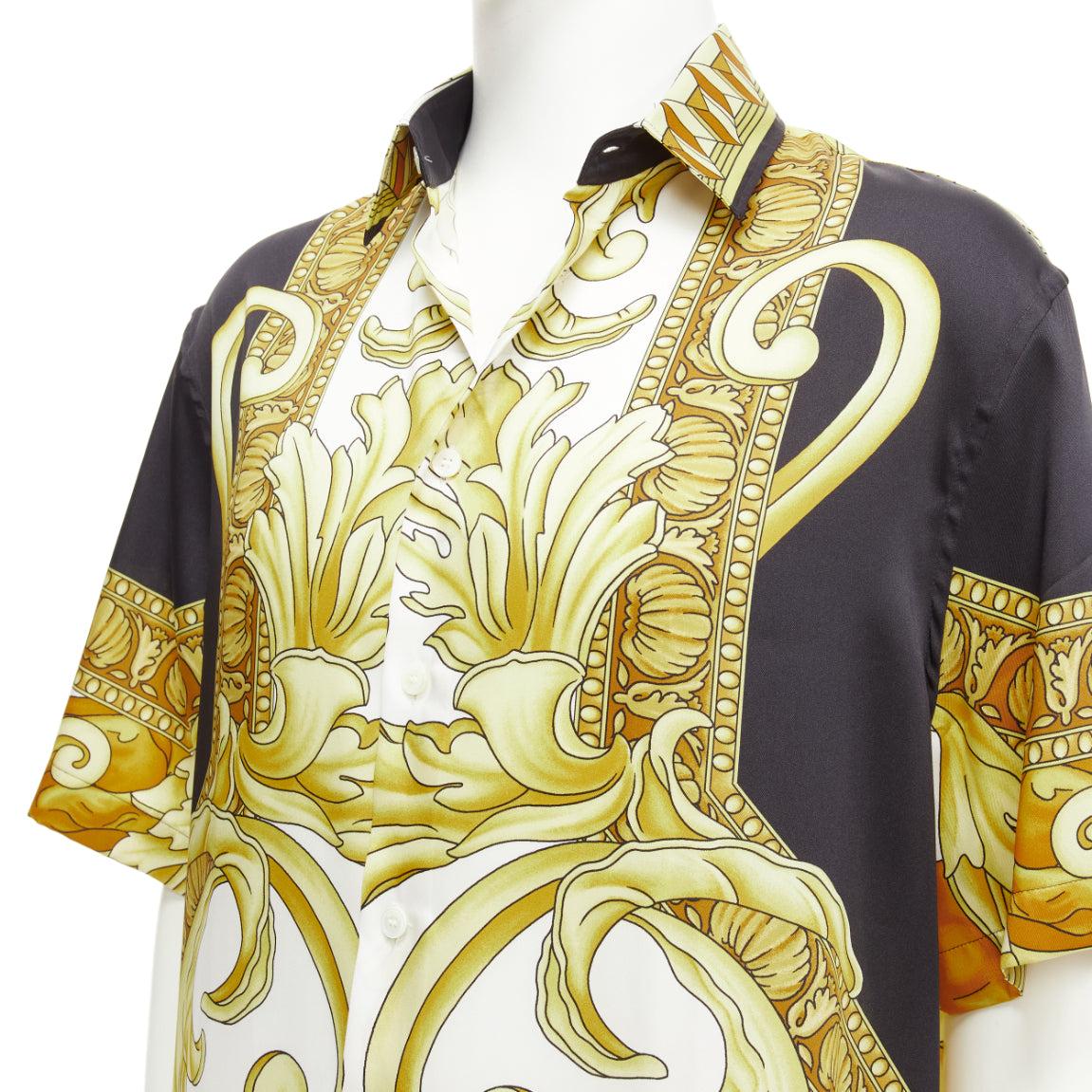 VERSACE Renaissance Barocco gold black white casual shirt IT52 XL
Reference: TGAS/D01066
Brand: Versace
Collection: 2023
Material: Polyester
Color: Gold, Black
Pattern: Barocco
Closure: Button
Made in: Romania

CONDITION:
Condition: Unworn in mint