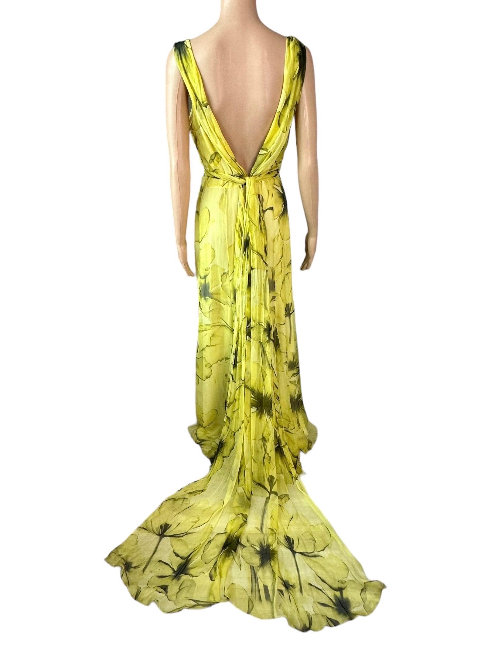 Versace Resort 2008 Plunging Neckline Floral Print Open Back Evening Dress Gown In Good Condition In Naples, FL