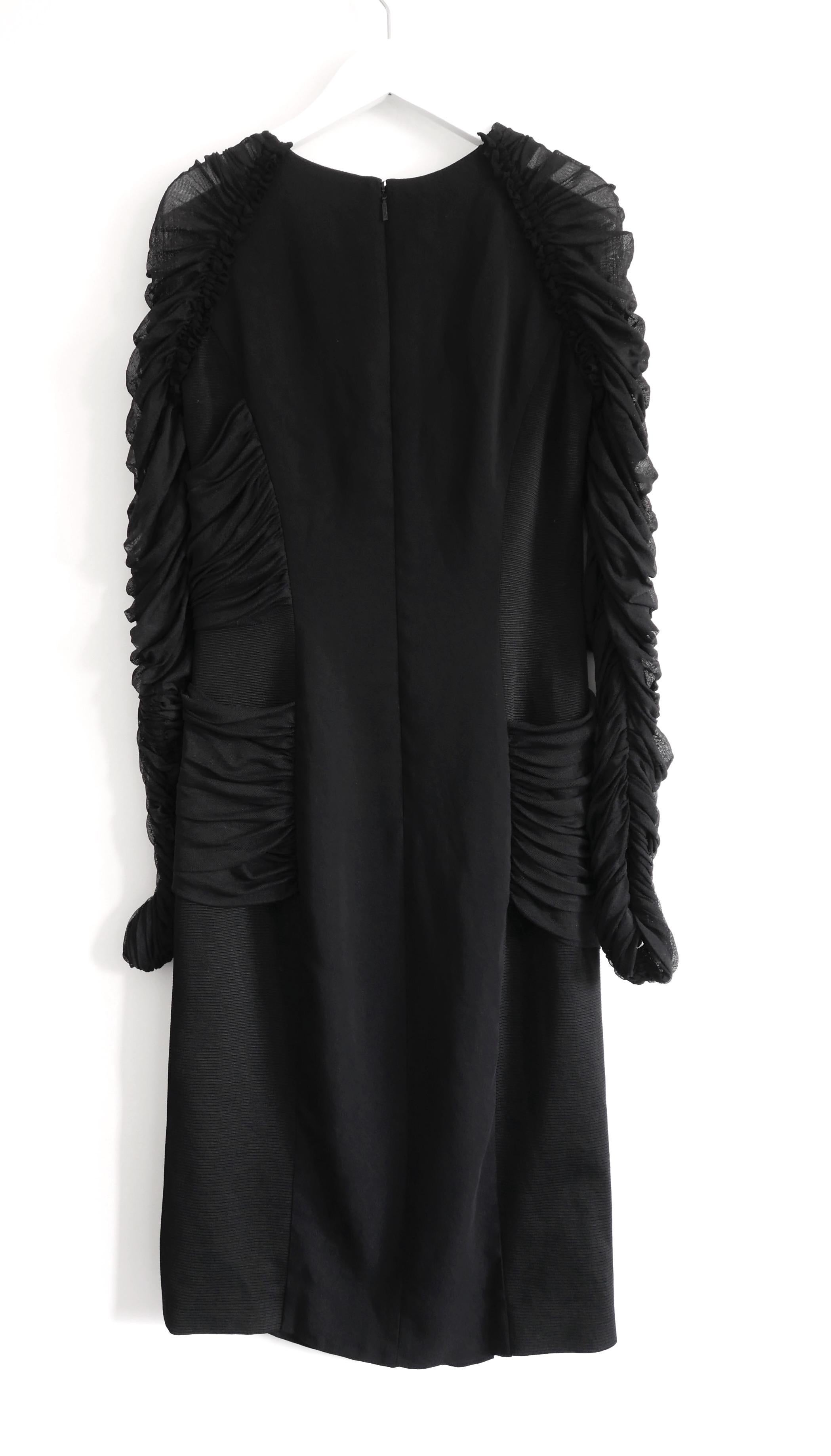 Versace Resort 2017 - Robe noire à manches en tulle   en vente 1