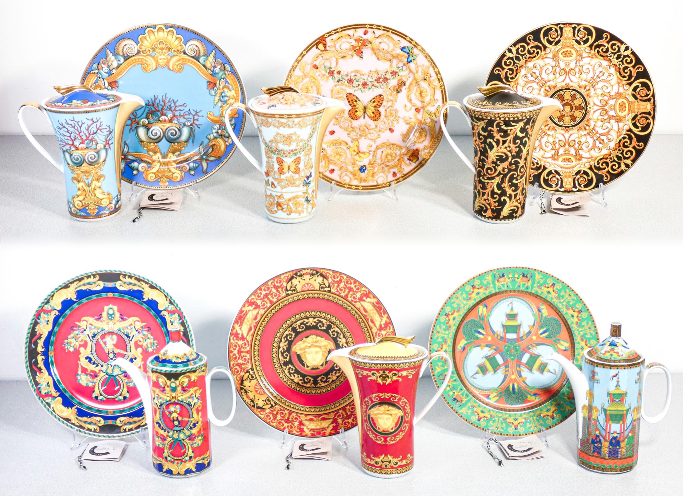 VERSACE Rosenthal Studio Linie. Set of six plates and coffee pots.
Silk-screened porcelain

ORIGIN
Germany

BRAND
Versace for Rosenthal

TEMPLATE
Dishes and coffee pots from the series:
> Jellyfish
> Le Voyage de Marco Polo
> Le Roi