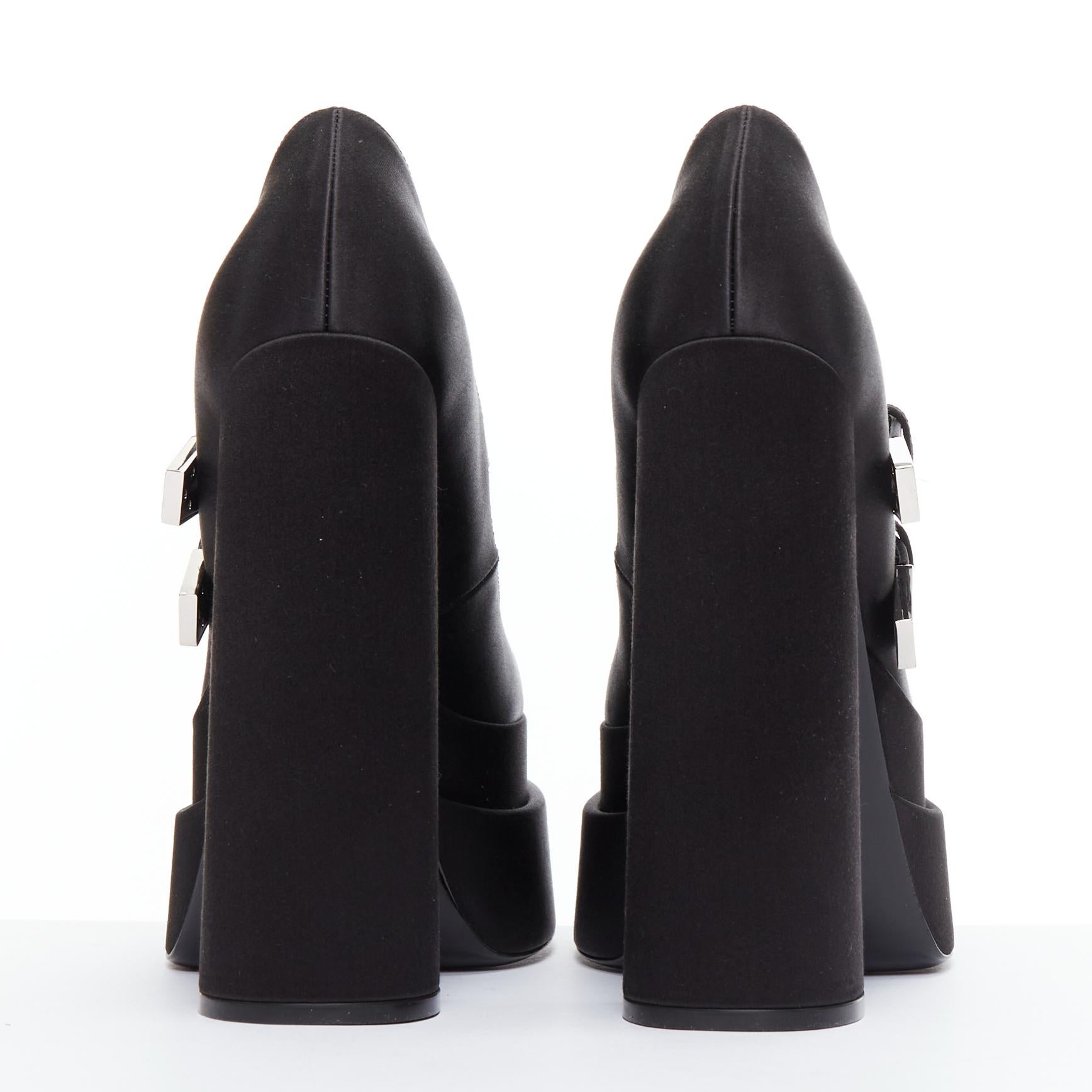 VERSACE Runway Aevitas 155 noir satin bondage boucle double plateforme EU38 Neuf - En vente à Hong Kong, NT