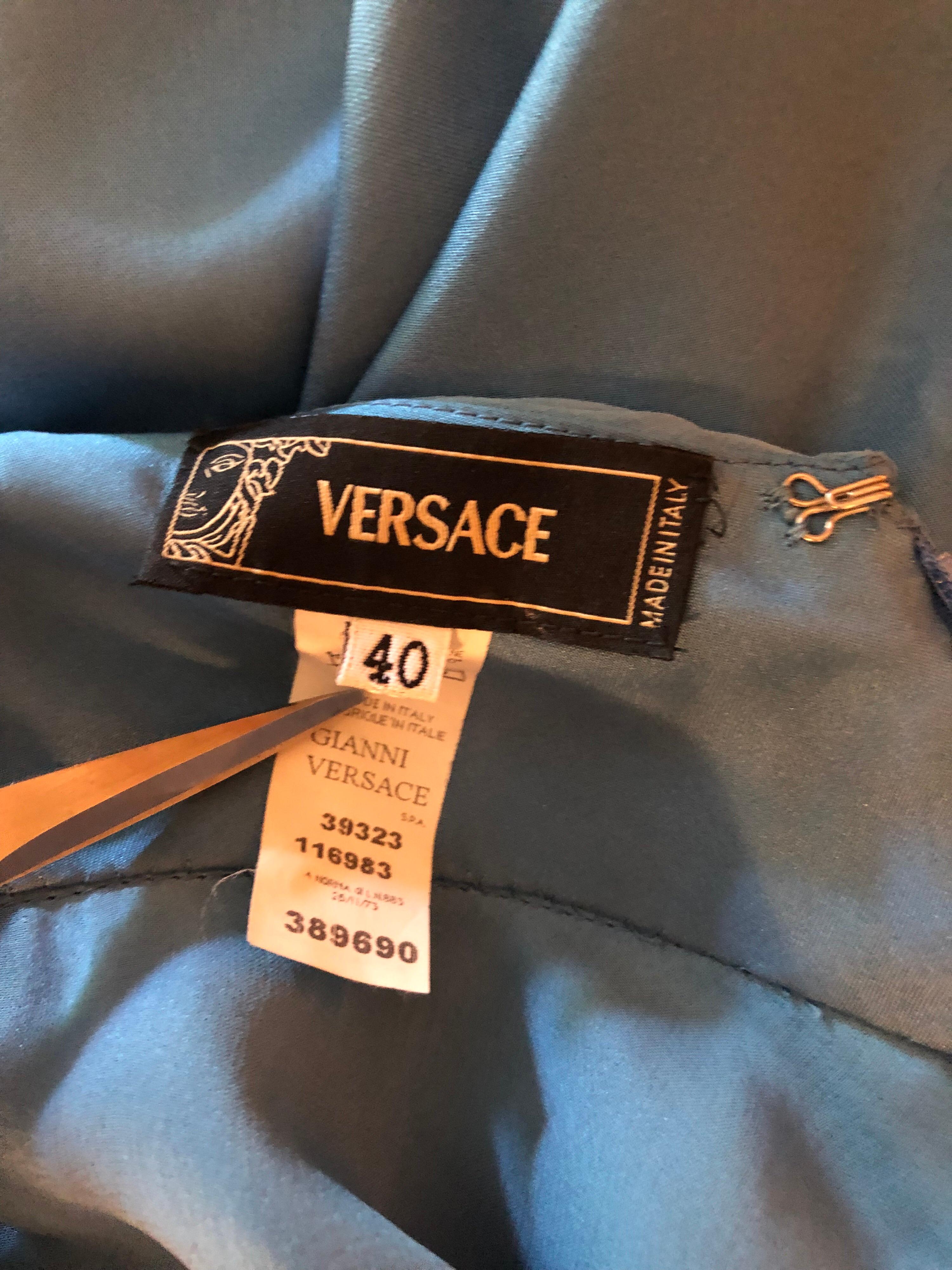 Blaues Laufsteg-Kleid mit offenem Rücken und hohem Schlitz aus Bustier von Versace im Angebot 3