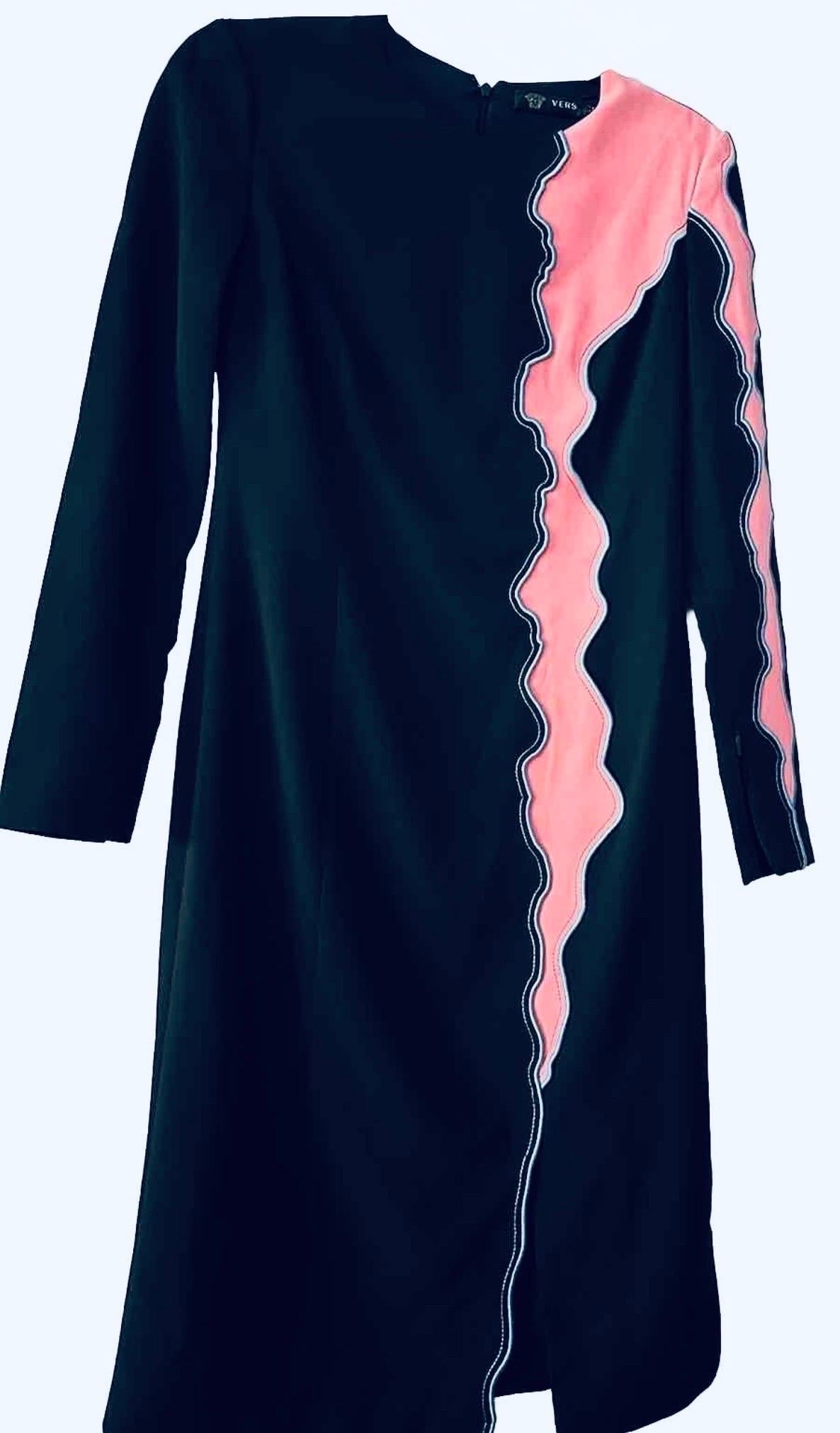 Noir VERSACE Runway F/W 2016 - Combinaison à empiècements marine et rose  Robe IT 42 en vente