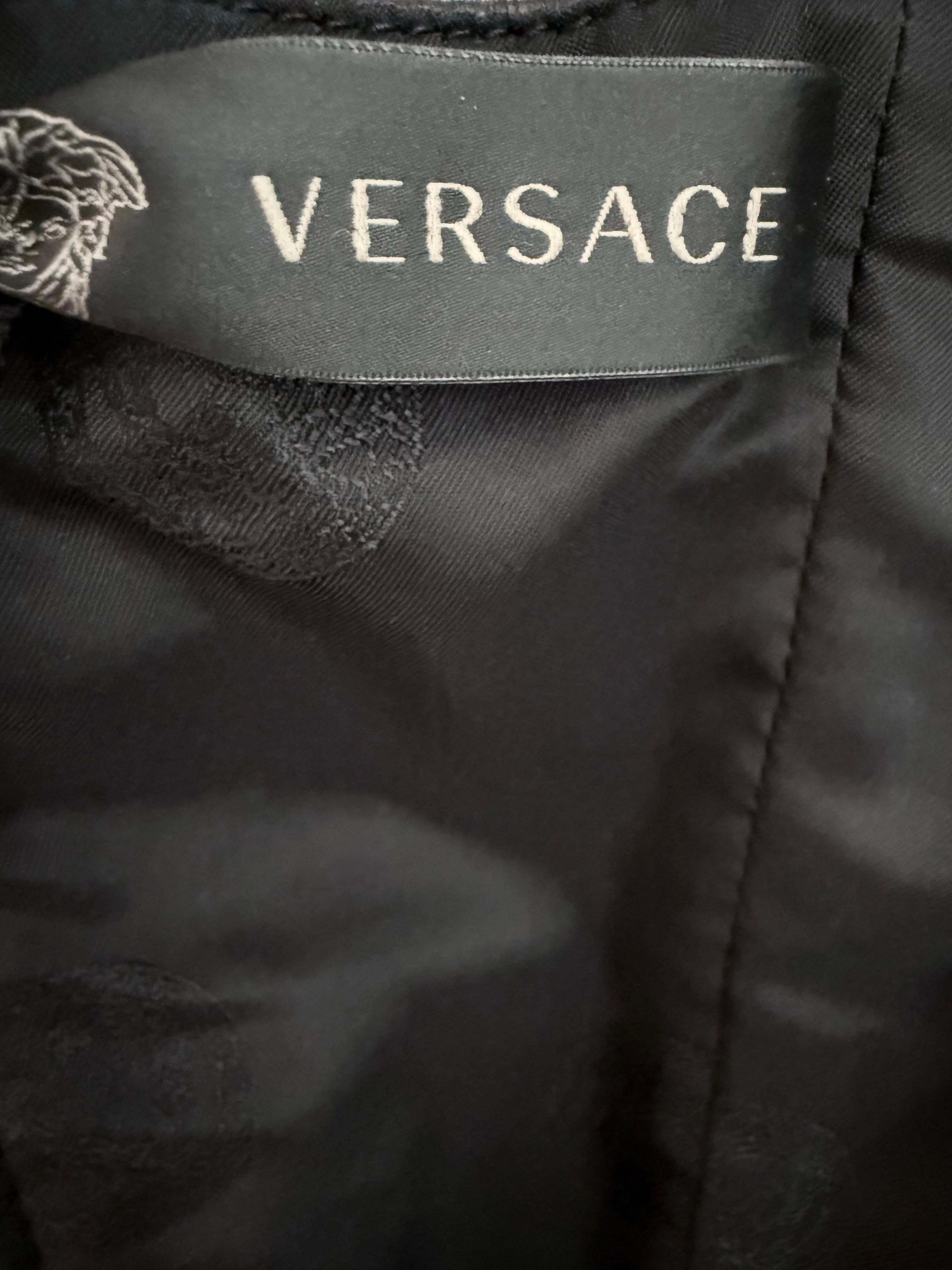 VERSACE Runway F/W 2018 Mini robe bustier en cuir d'agneau noir en vente 7