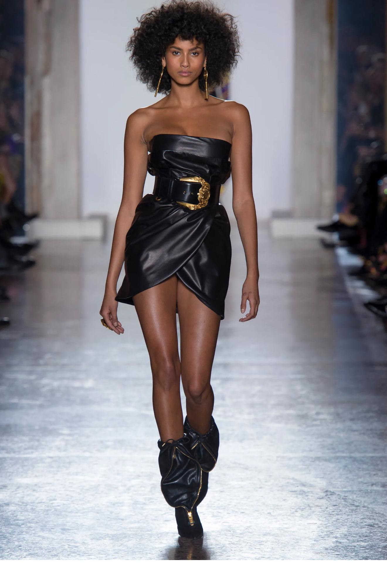VERSACE Runway F/W 2018 Mini robe bustier en cuir d'agneau noir Neuf - En vente à Woodland Hills, CA