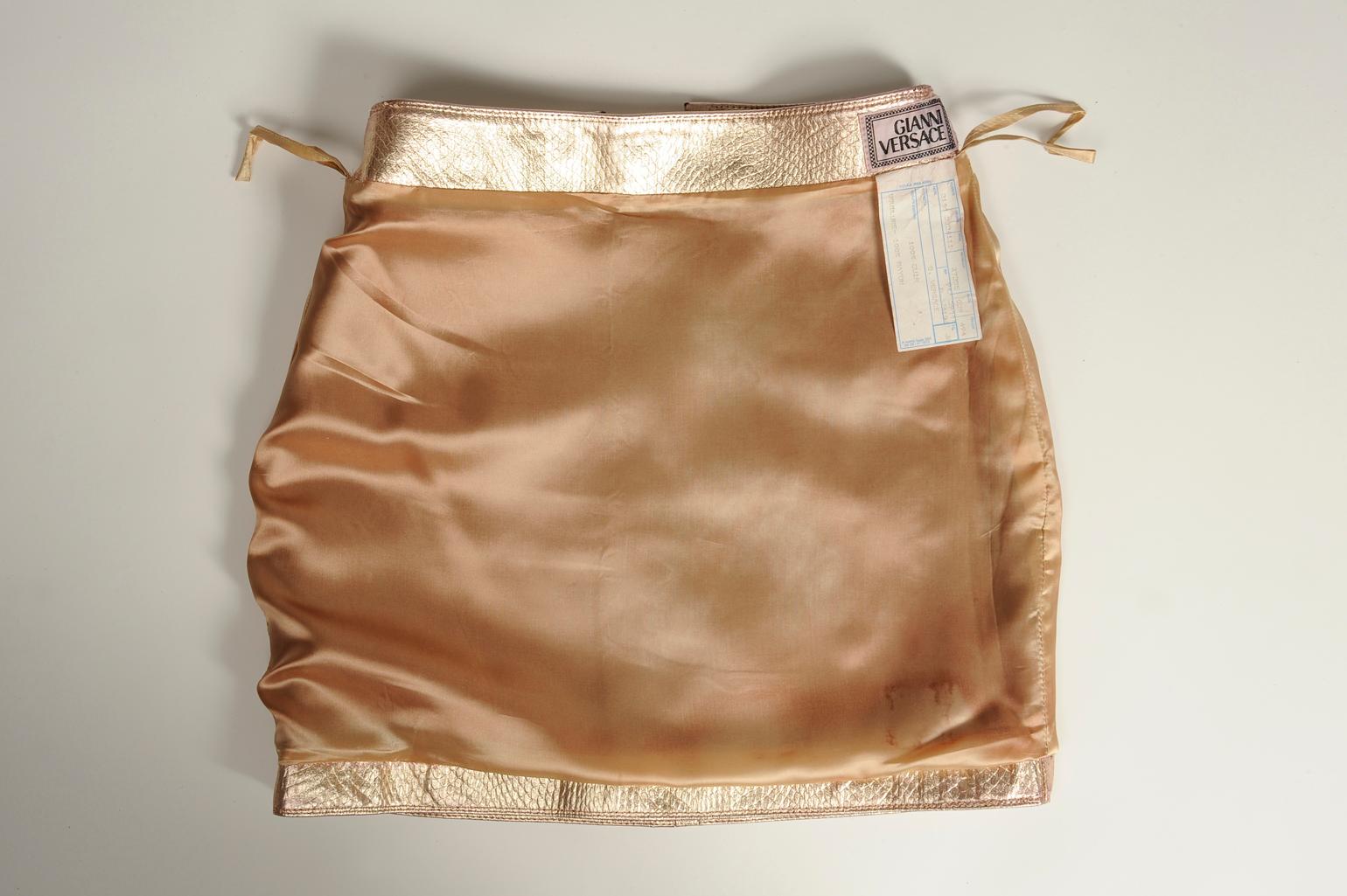 Versace Laufsteg-Leder-Minirock mit Eidechsen-Effekt:: Herbst-Winter 1994-1995 7
